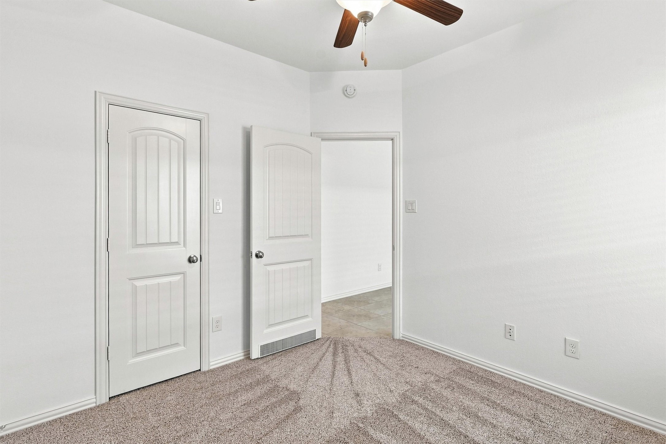 637 Maple Point Drive E Property Photo 37