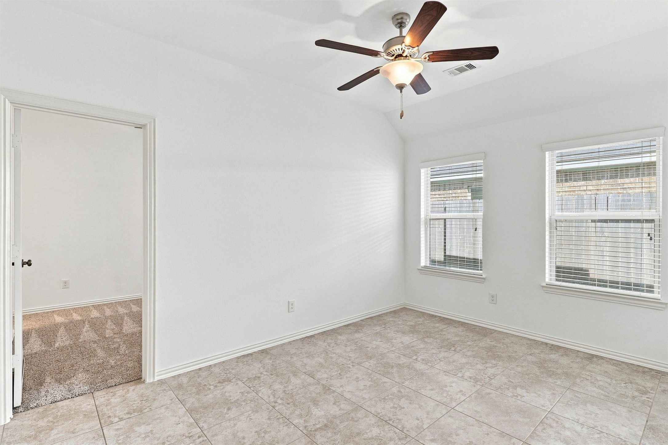 637 Maple Point Drive E Property Photo 40