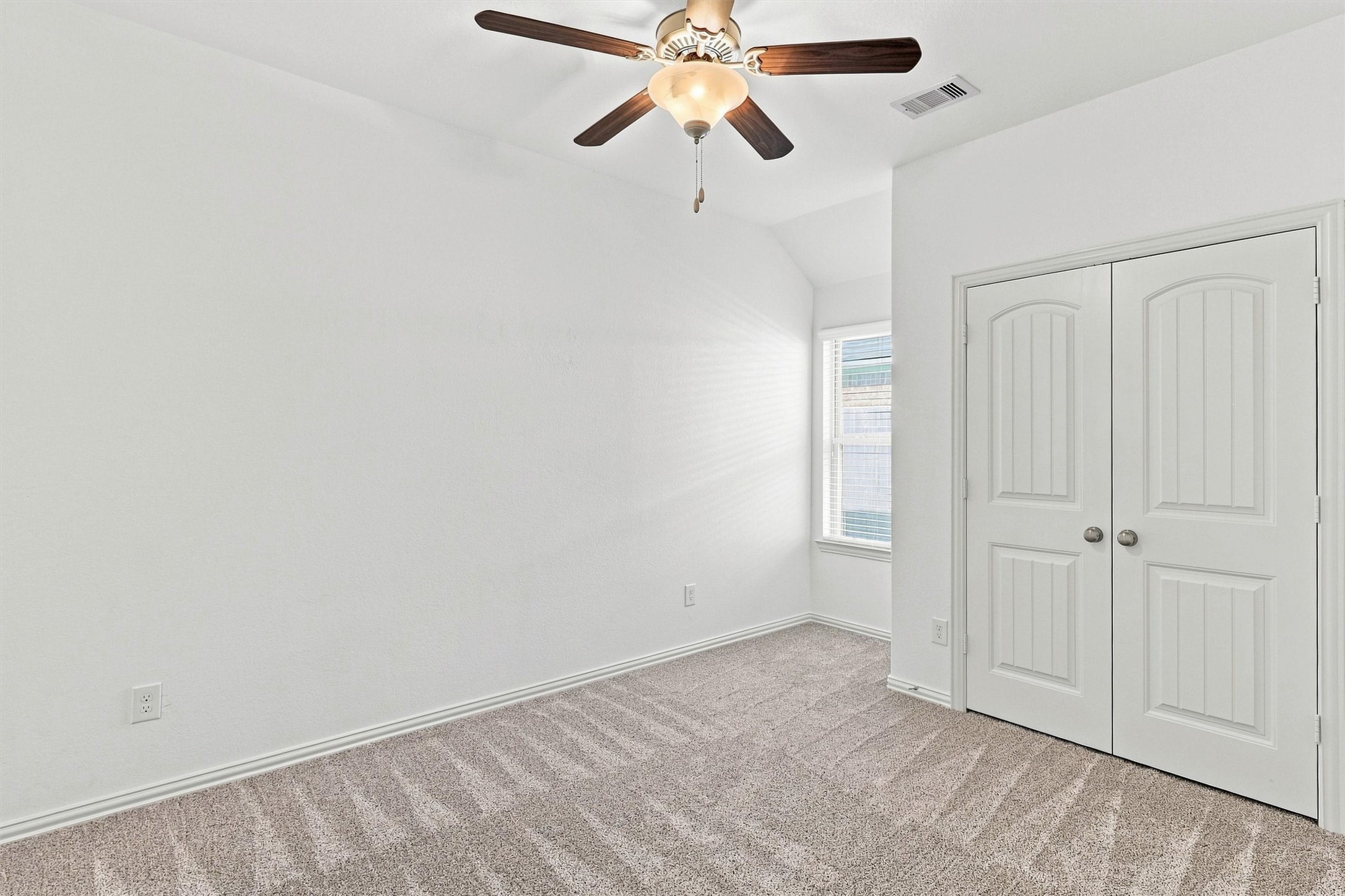 637 Maple Point Drive E Property Photo 41
