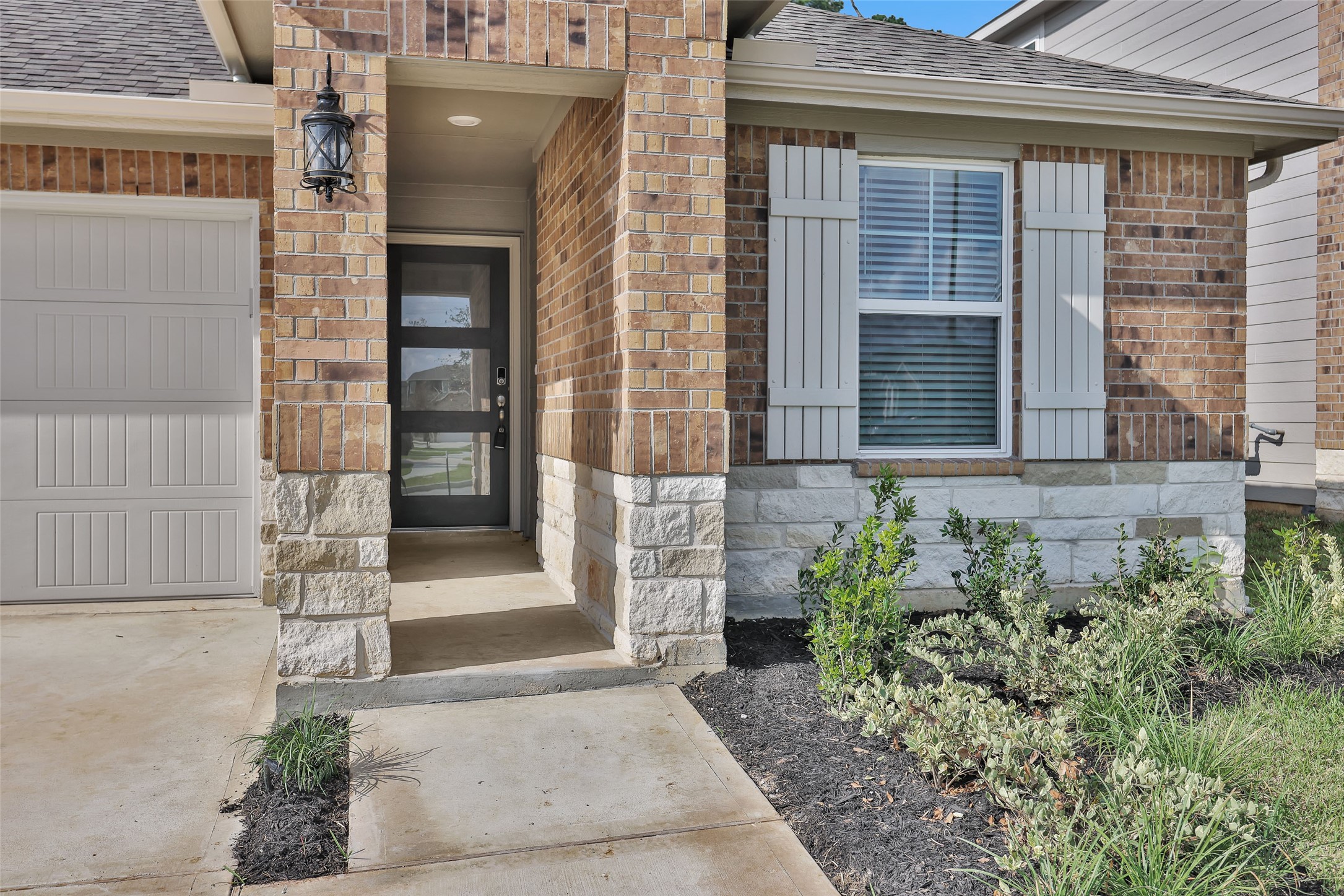 18095 Martin Pines Dr Property Photo 2
