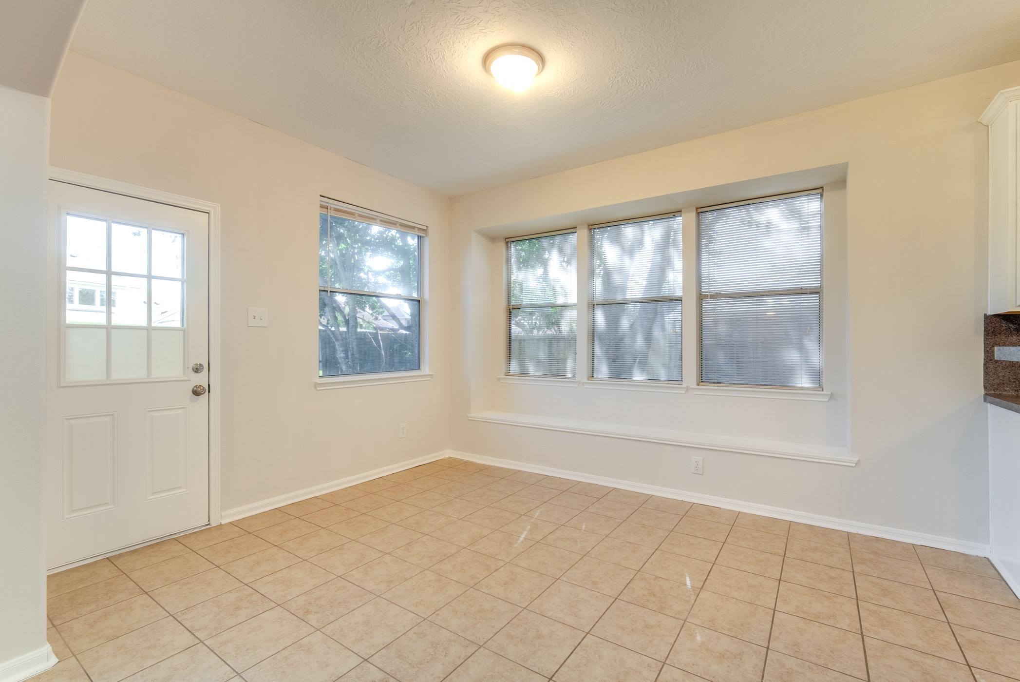 1907 Glen Eden Court Property Photo 13