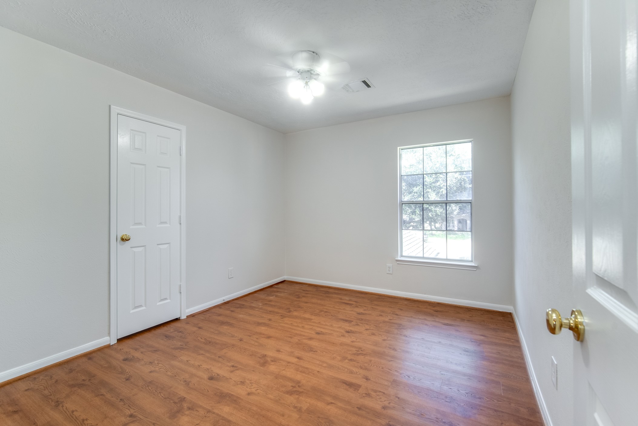 1907 Glen Eden Court Property Photo 31
