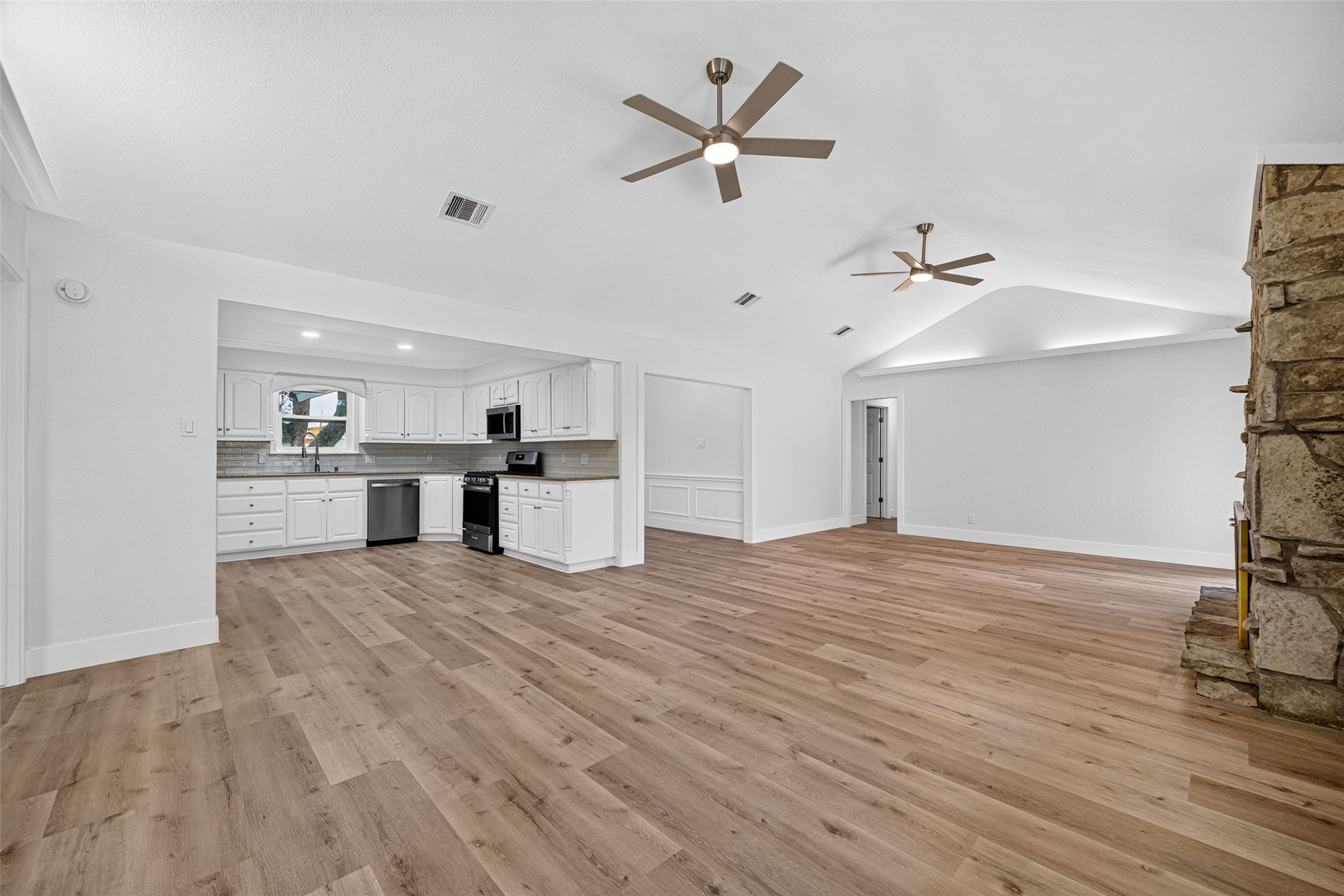 218 Bay Colony Circle Property Photo 2
