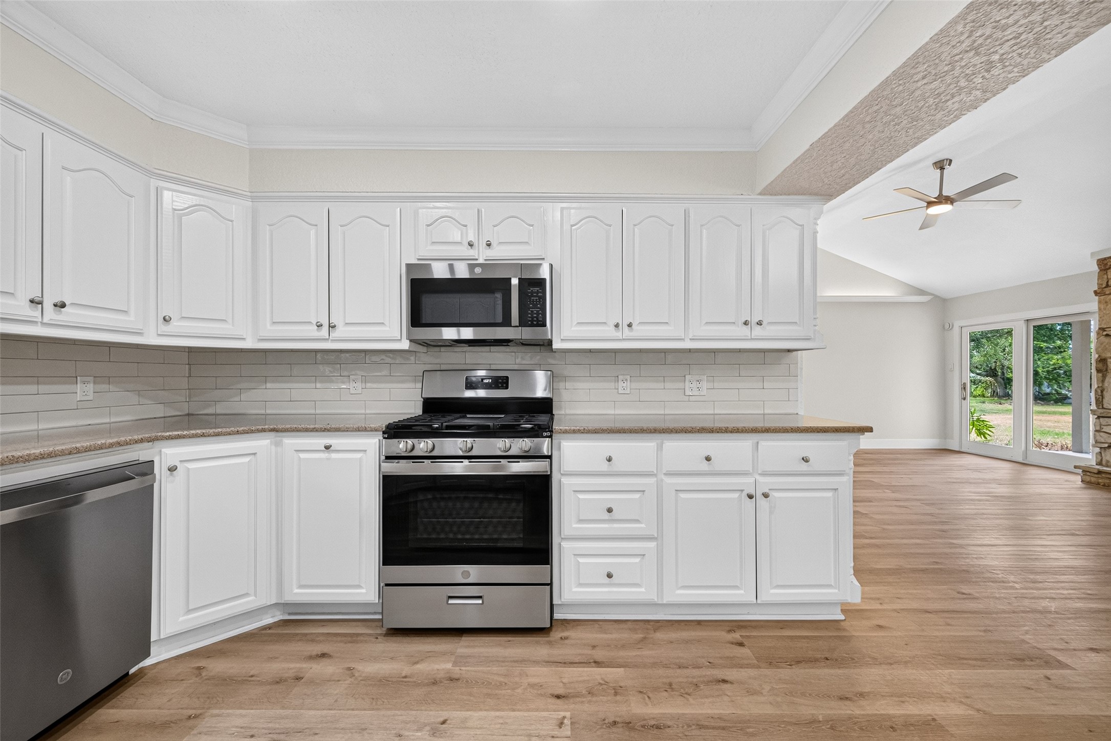 218 Bay Colony Circle Property Photo 4