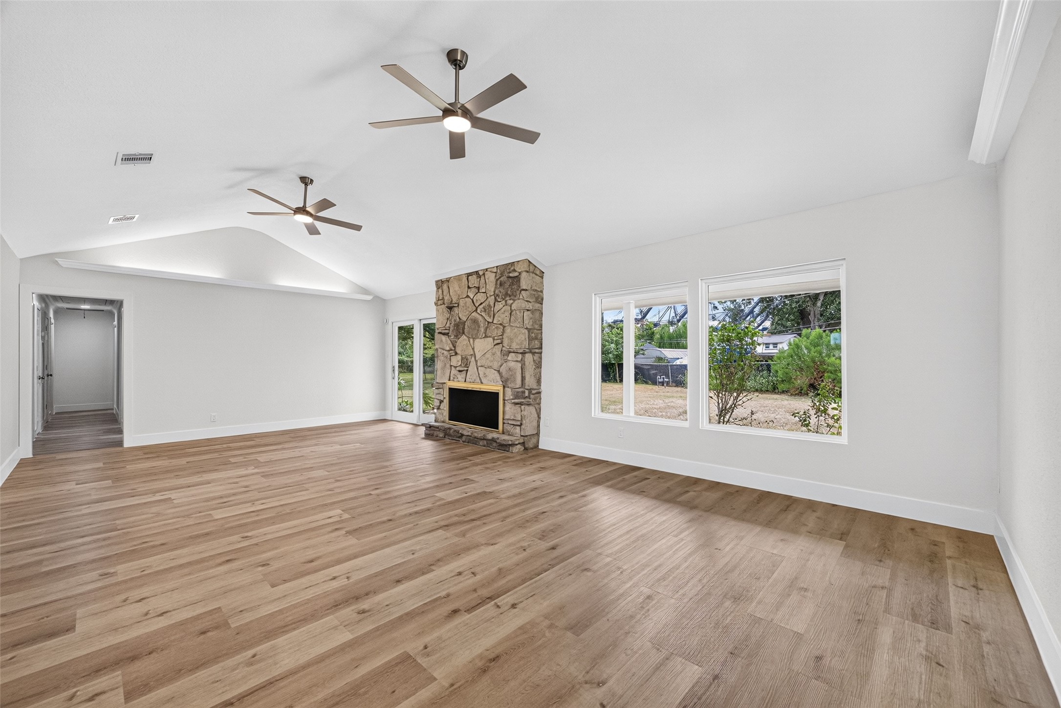 218 Bay Colony Circle Property Photo 6
