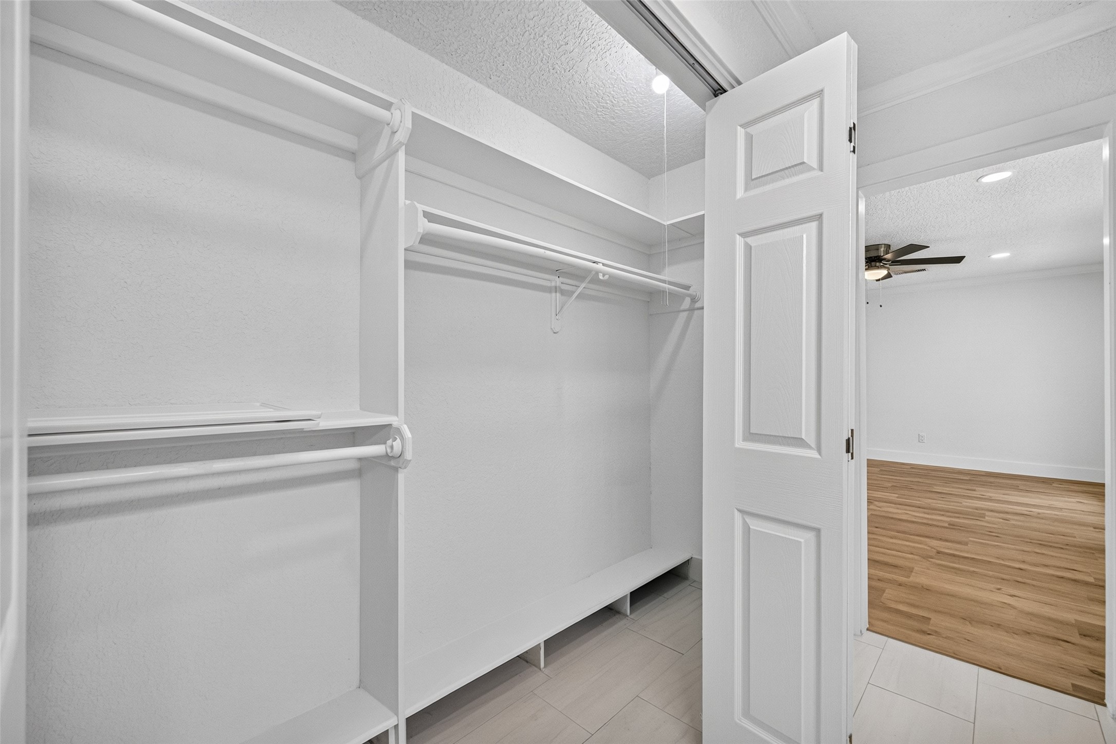 218 Bay Colony Circle Property Photo 8