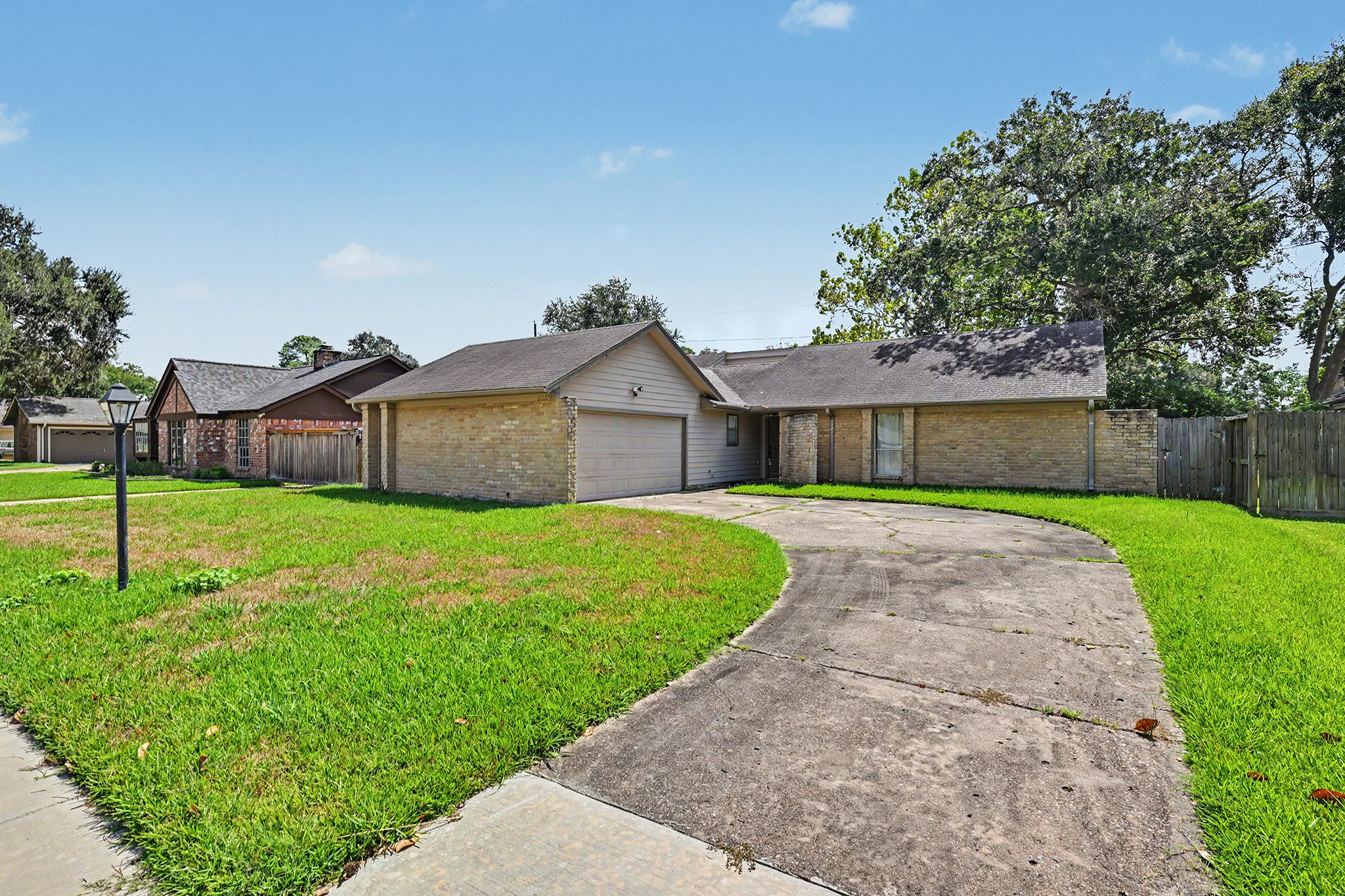 22527 Indian Ridge Drive Property Photo 5