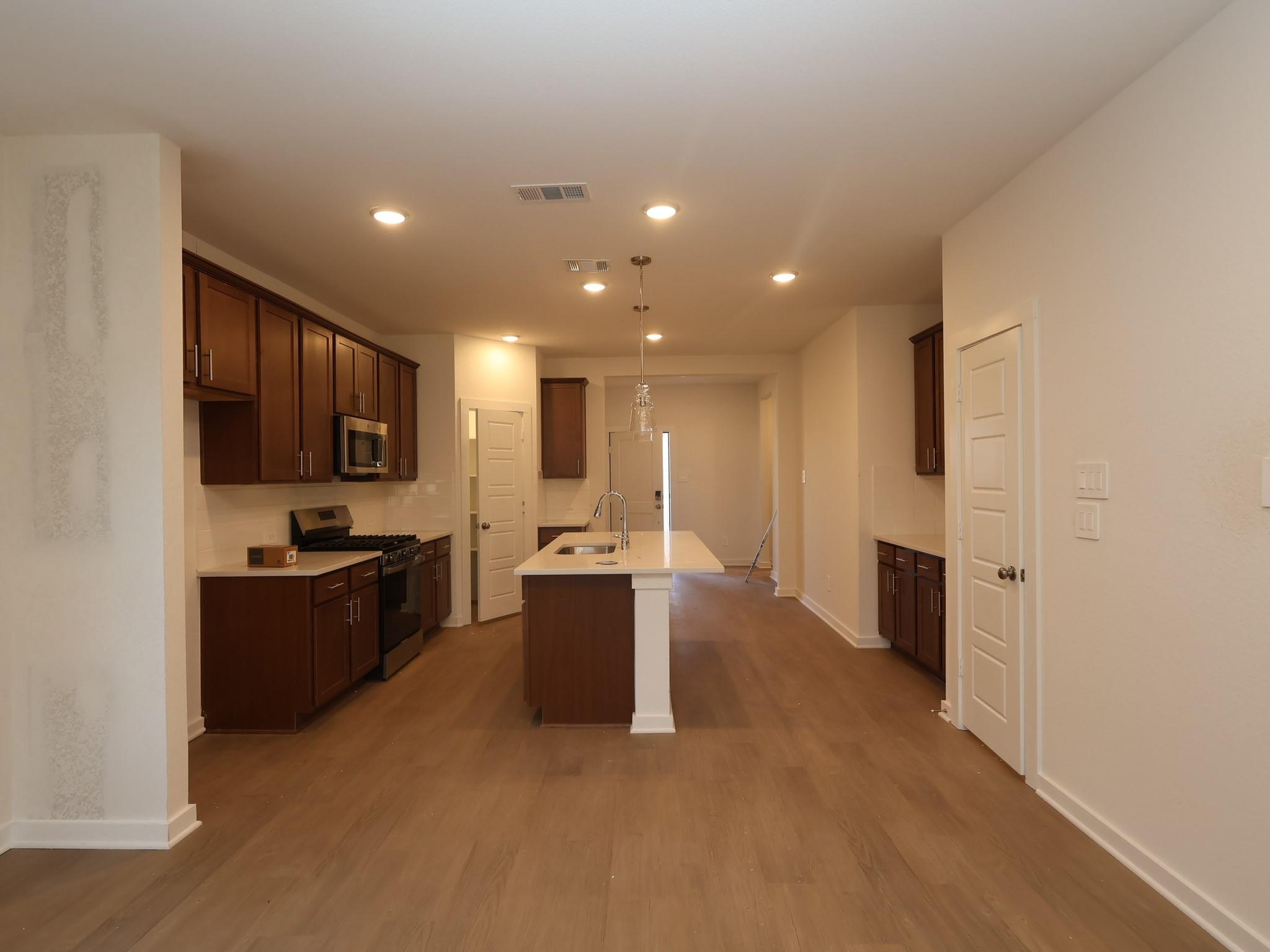 240 Hazy Pines Lane, Willis Tx 77378 Property Photo 4