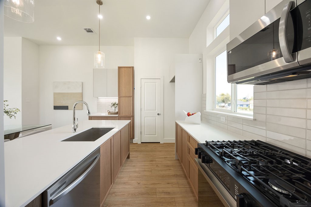 1719 Mary Street Property Photo 13