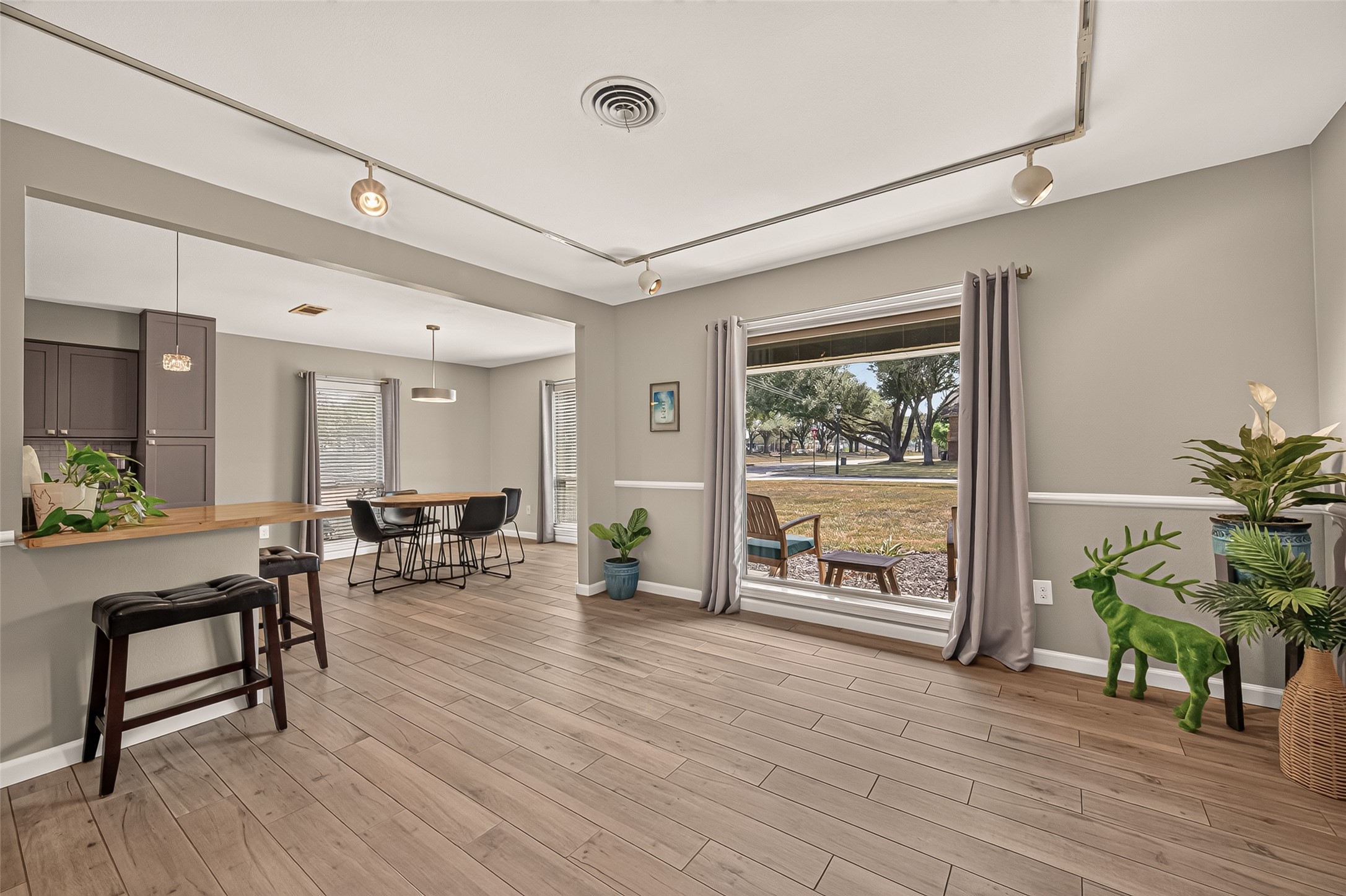 15302 Jersey Drive Property Photo 4