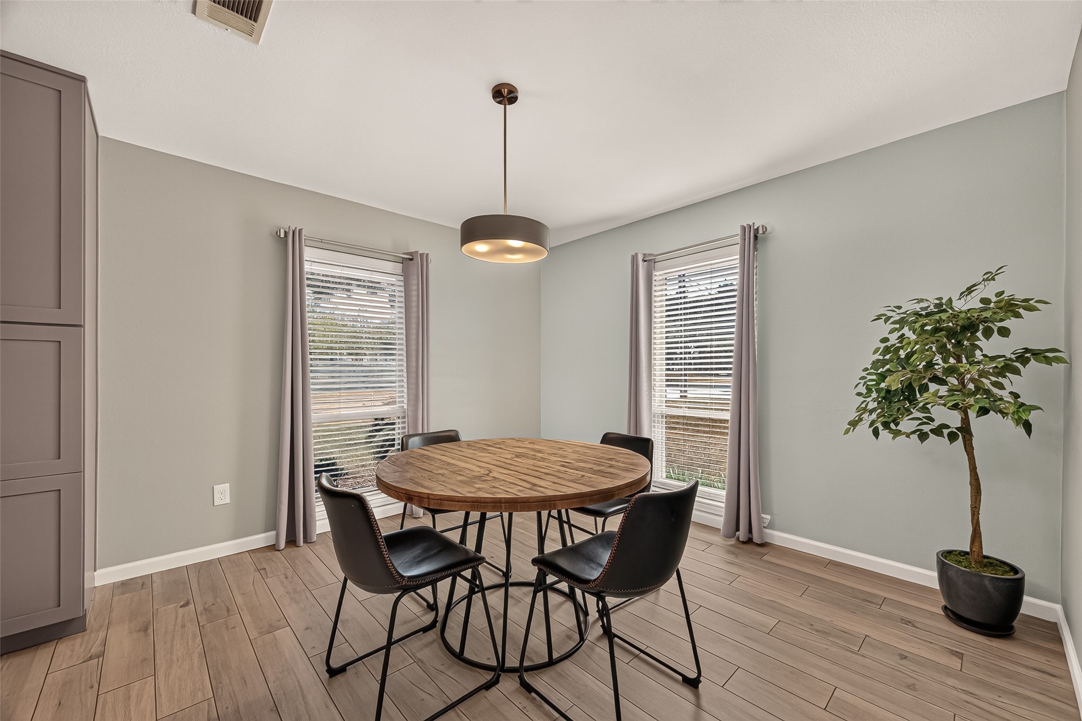 15302 Jersey Drive Property Photo 5