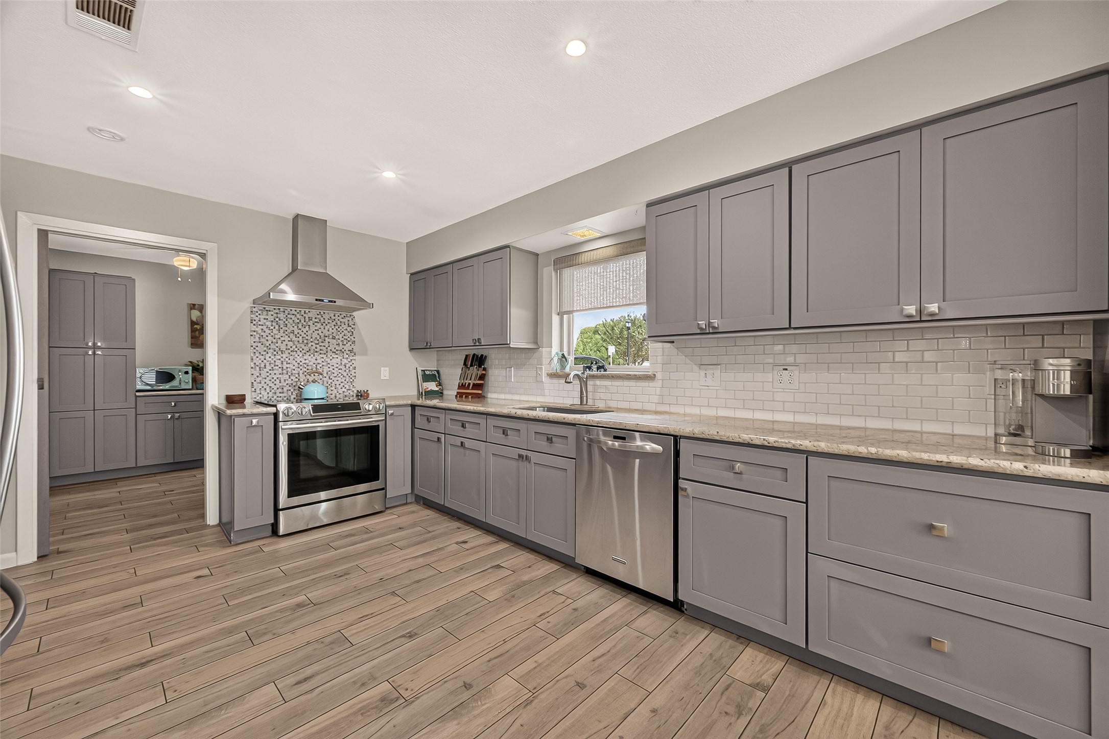 15302 Jersey Drive Property Photo 8