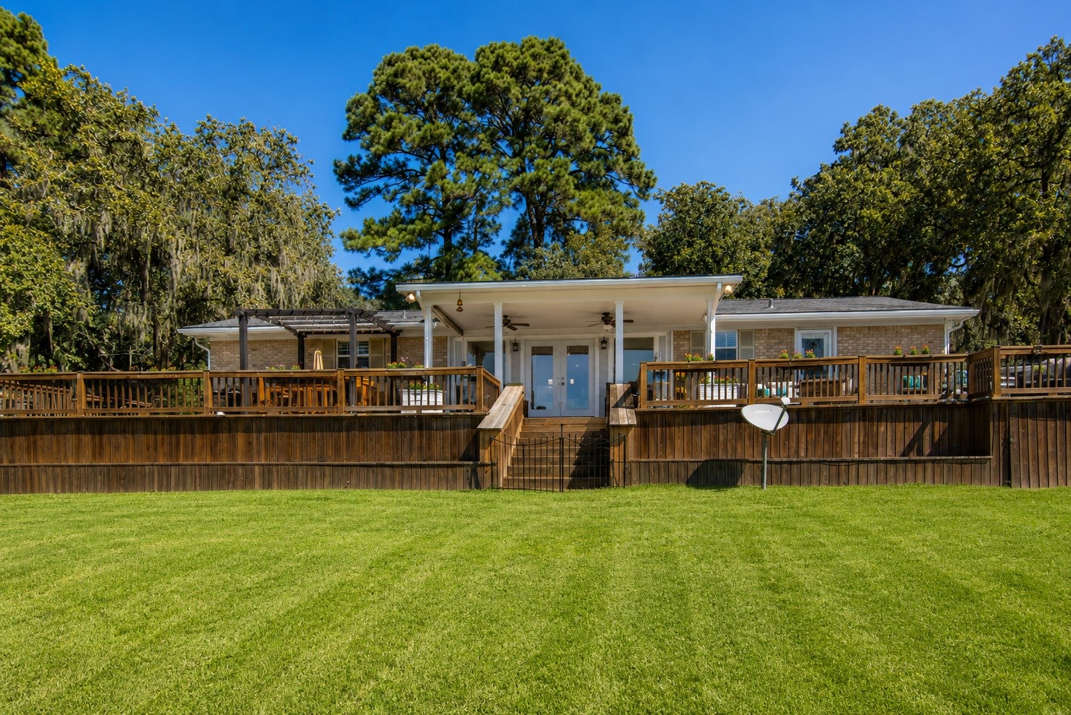150 Edgewater Way Property Photo 3