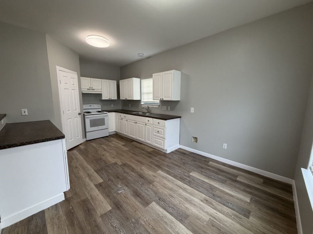 3118 Barberry Drive B Property Photo 2