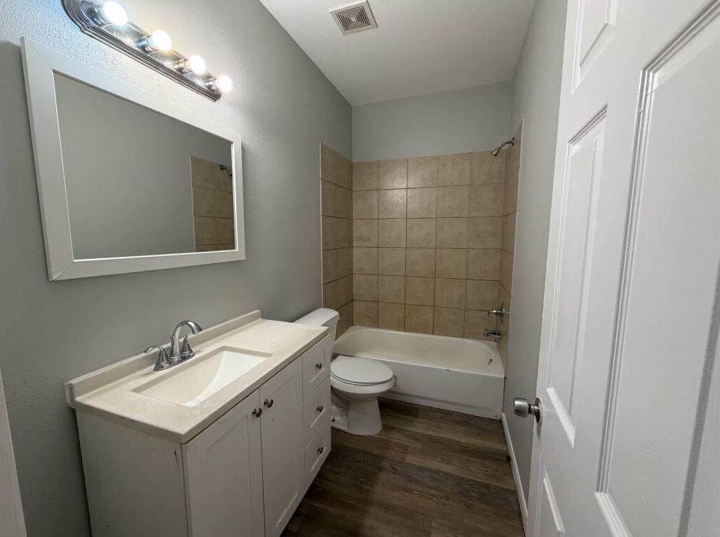 3118 Barberry Drive B Property Photo 7