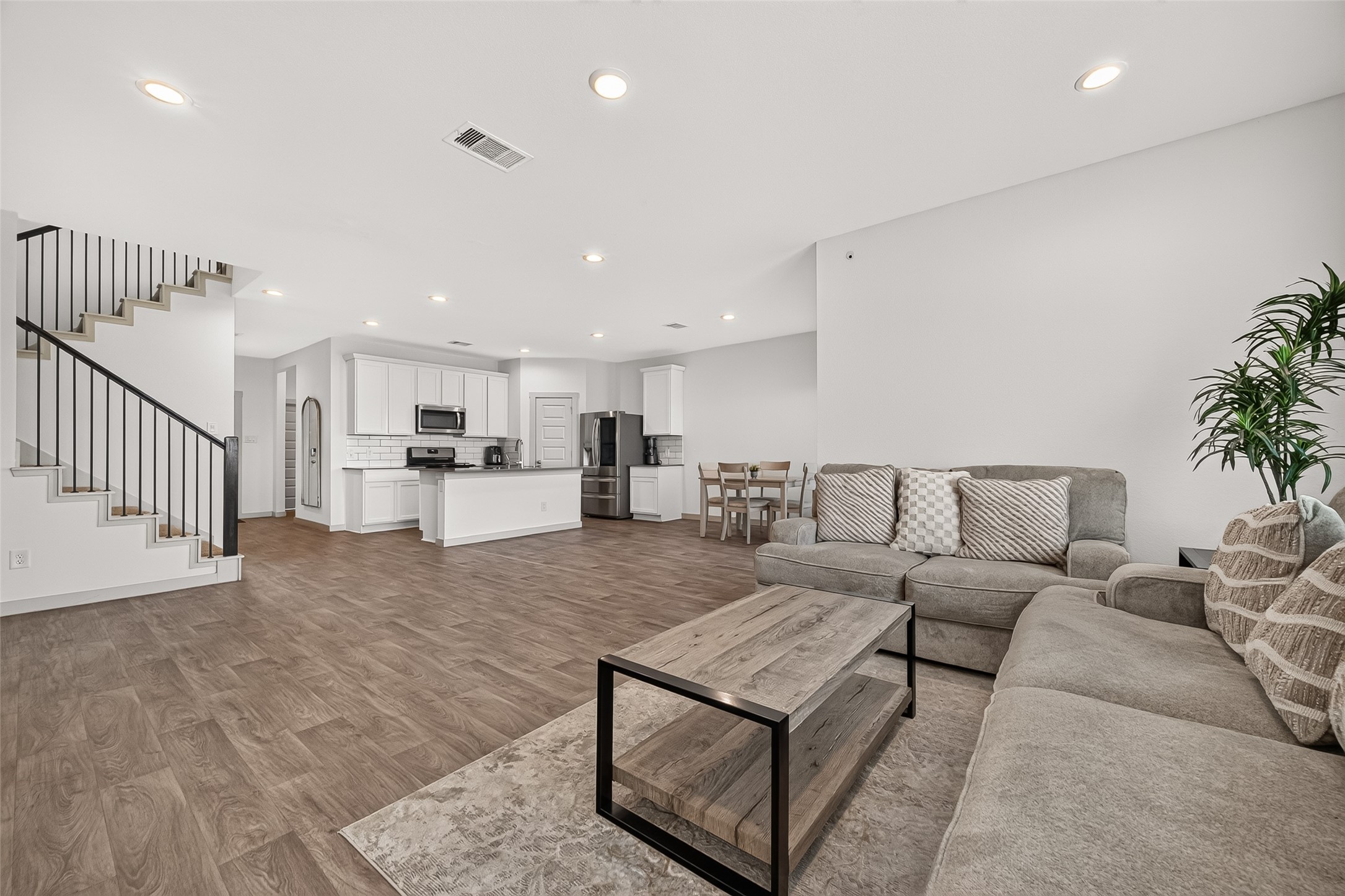 6903 Green Embers Lane Property Photo 10