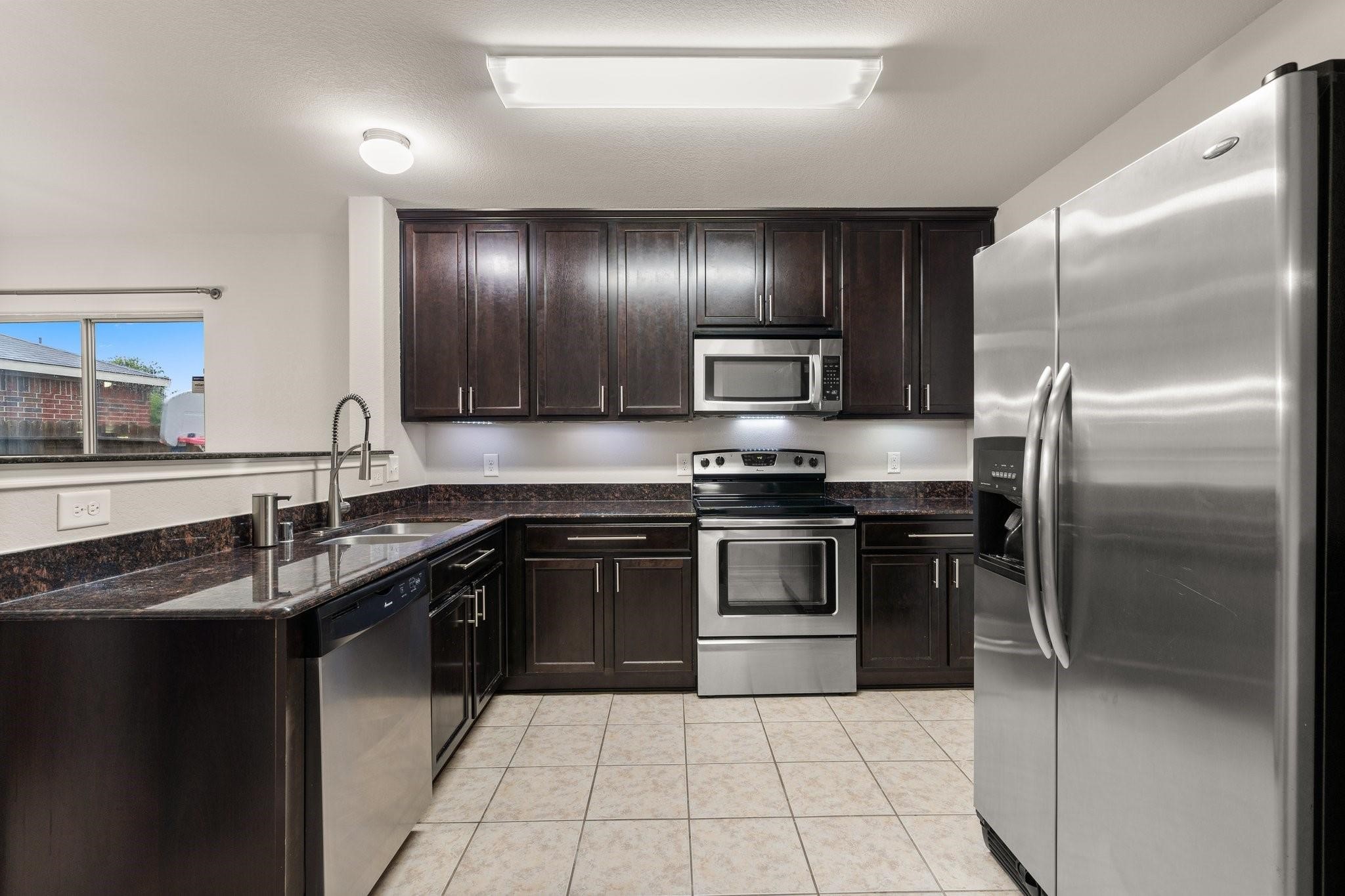 8102 Yaupon View Drive Property Photo 7