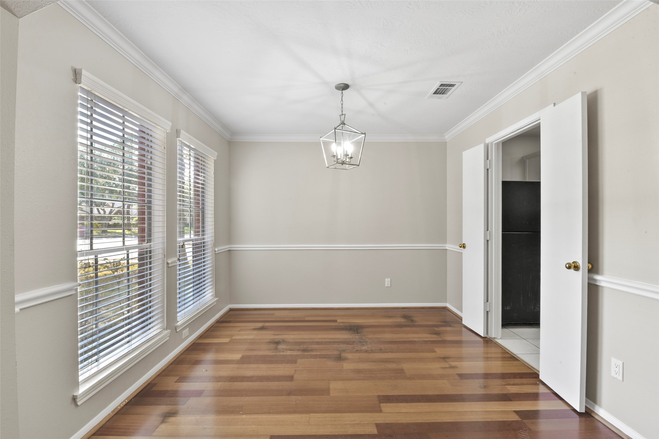 2003 Whitelaw Drive Property Photo 4