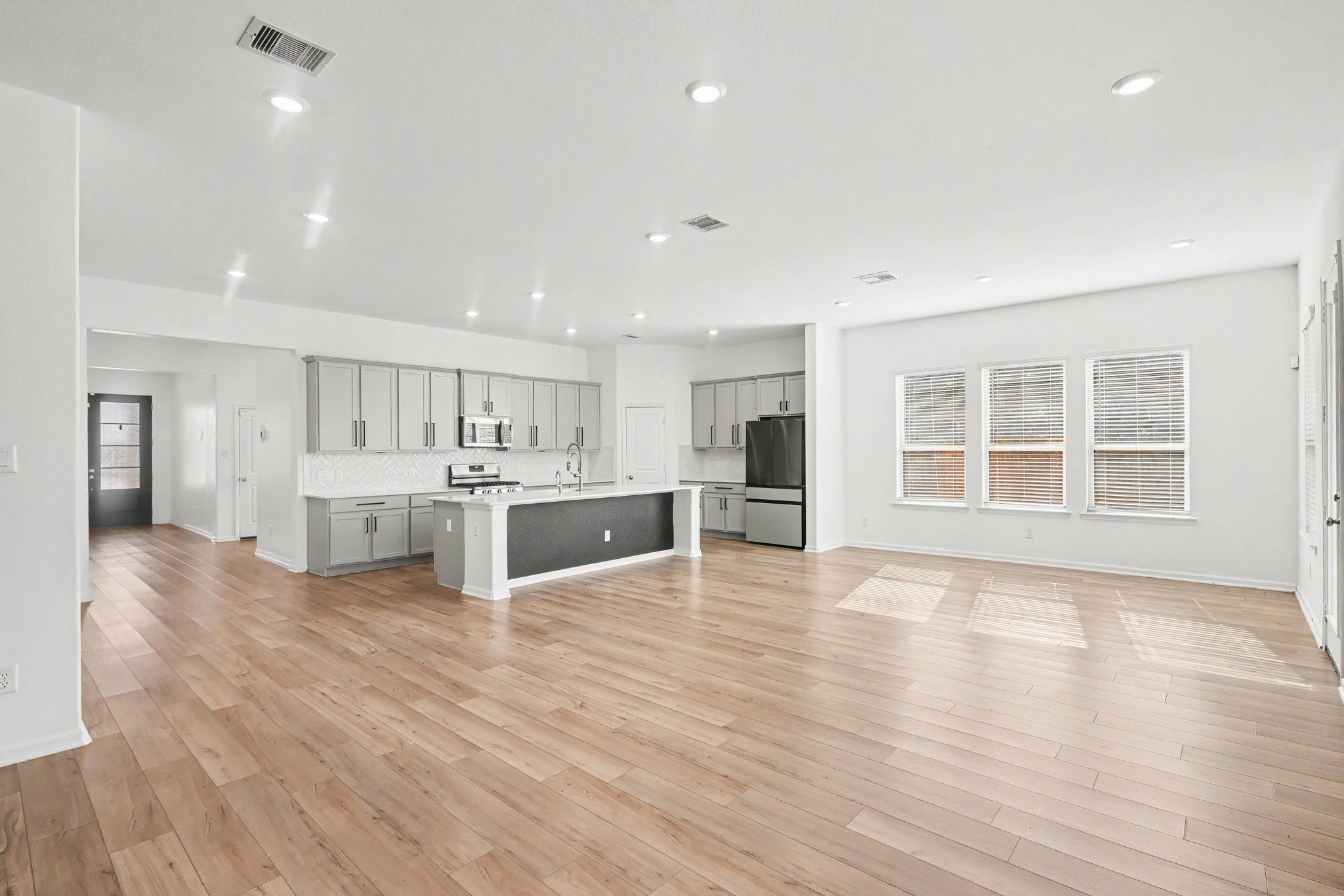 9407 Sea Star Lane Property Photo 4