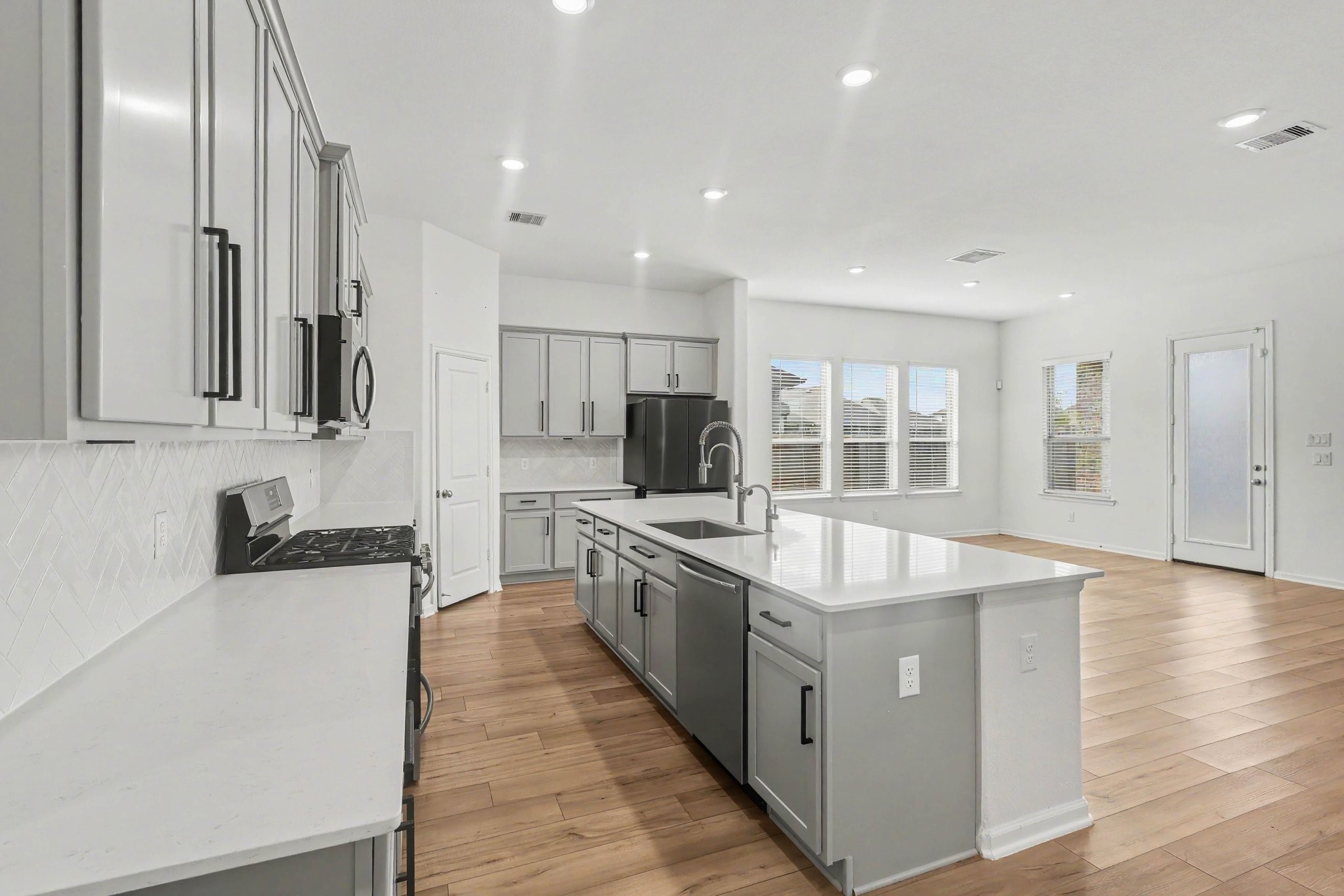9407 Sea Star Lane Property Photo 6