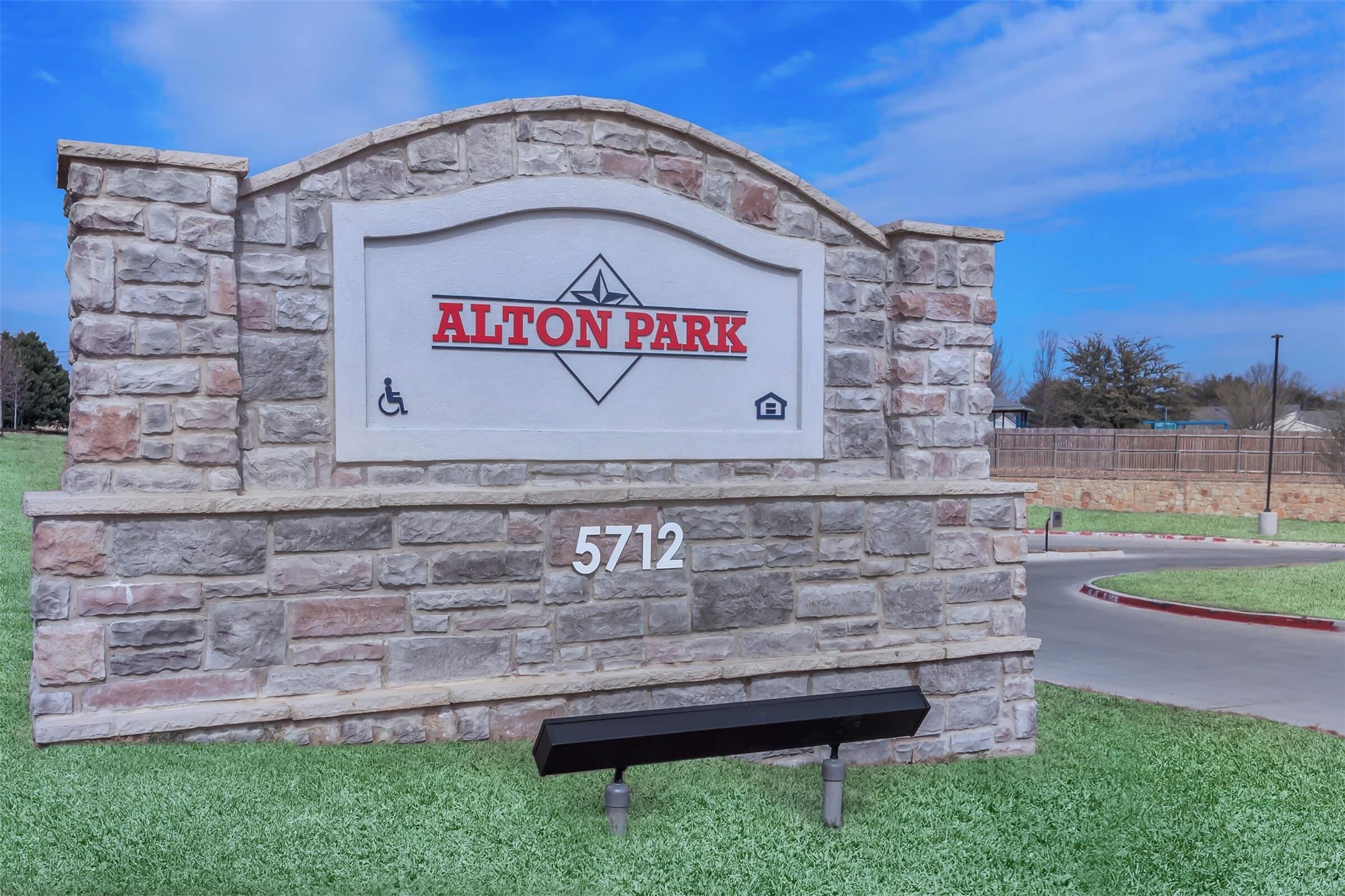 5712 Azle Avenue Property Photo 1