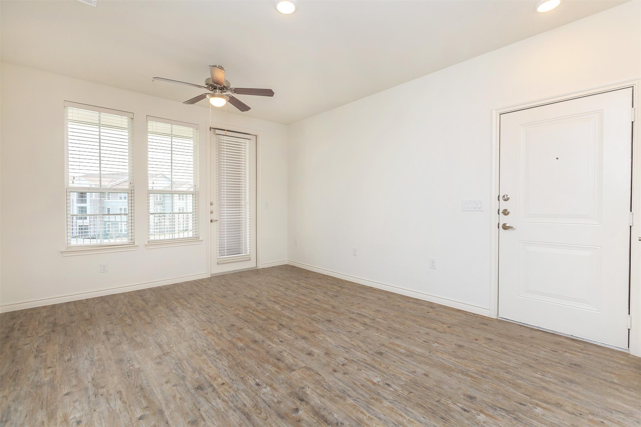5712 Azle Avenue Property Photo 9