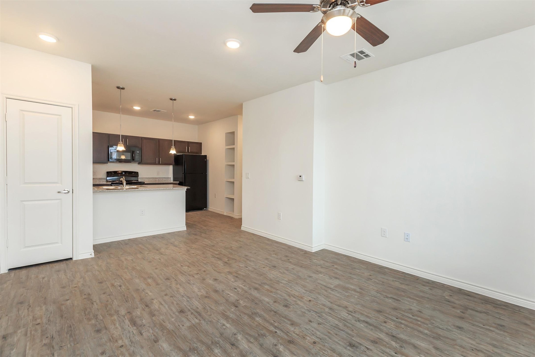 5712 Azle Avenue Property Photo 10