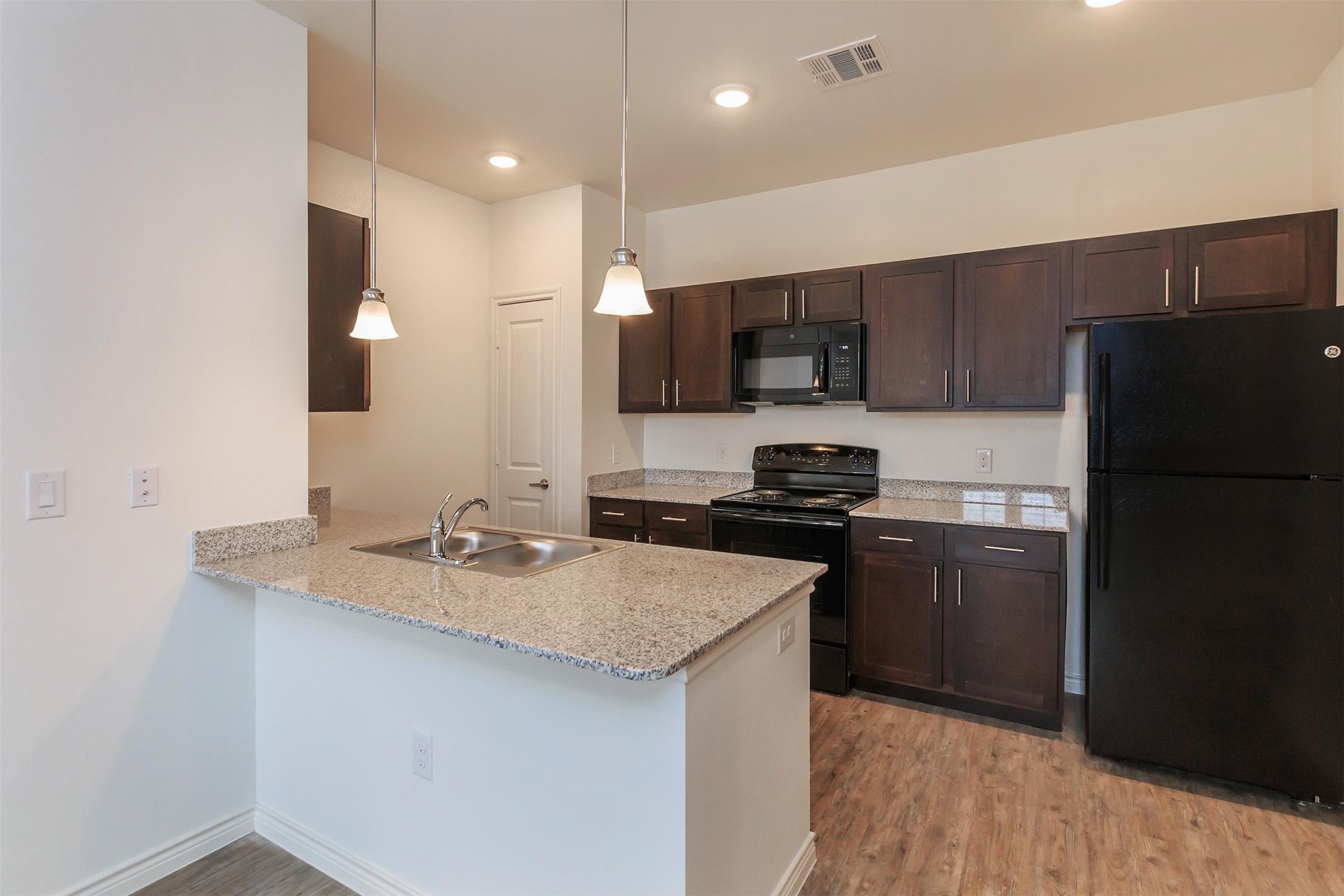 5712 Azle Avenue Property Photo 11