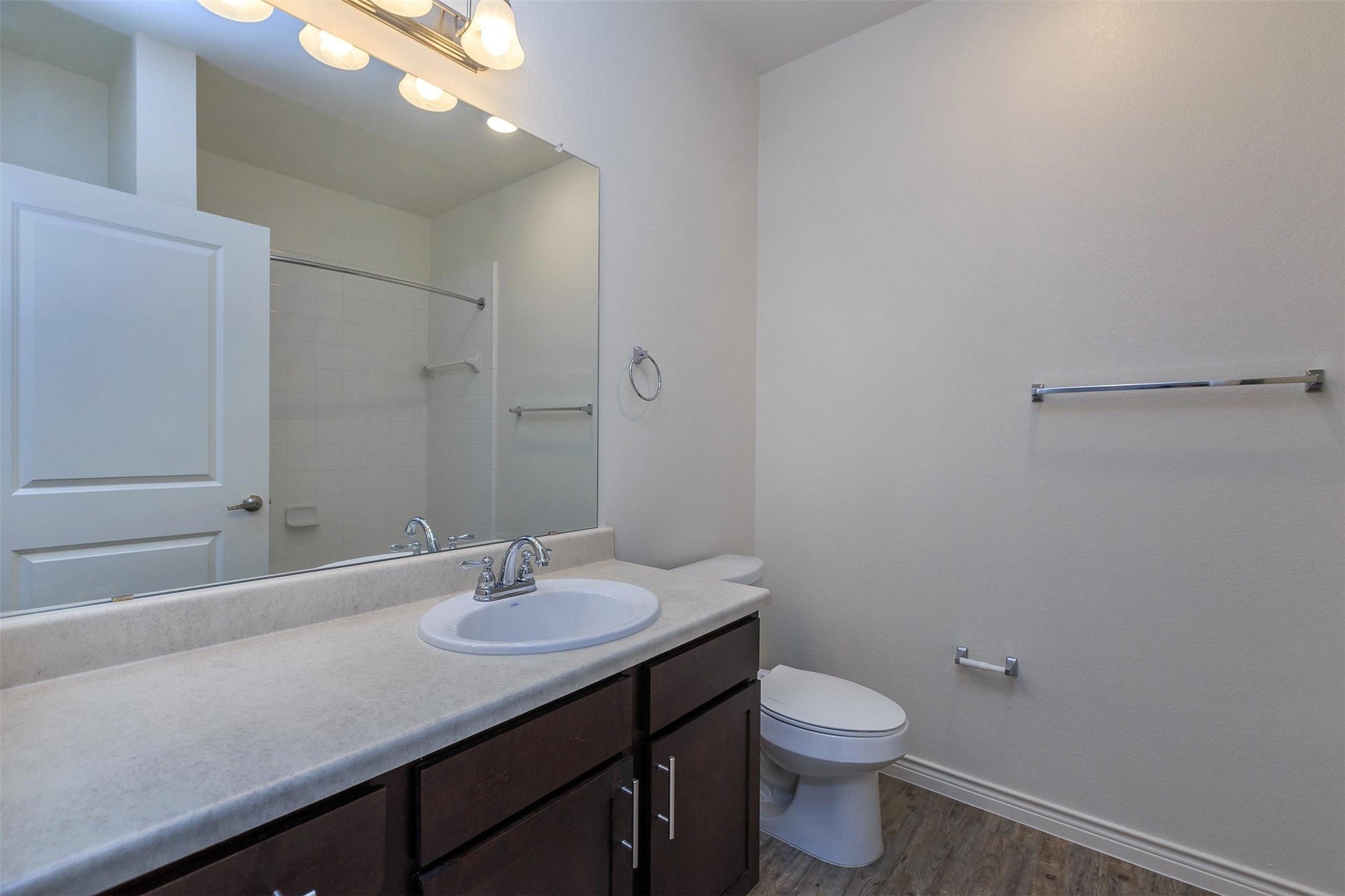 5712 Azle Avenue Property Photo 14