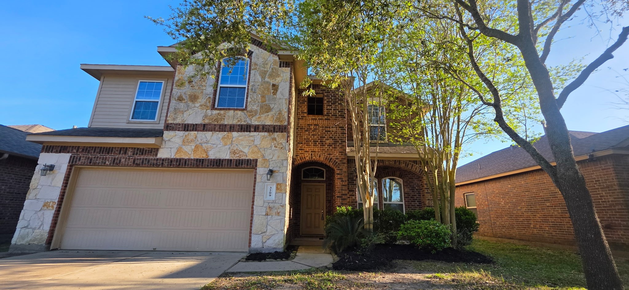 3209 Featherwood Lane Property Photo 1