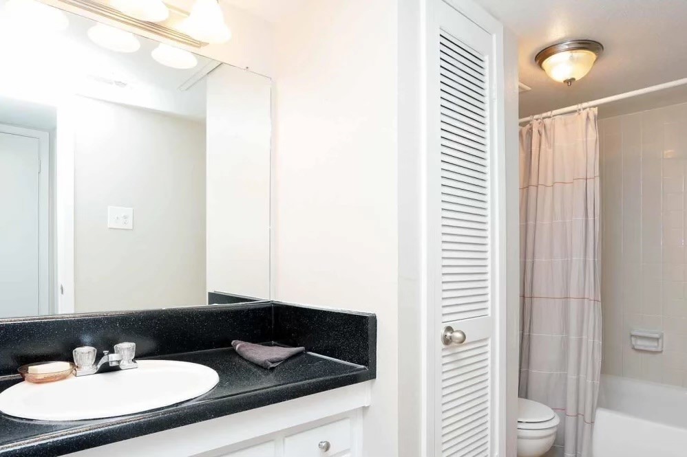 2338 West 18th Street 040 Property Photo 7