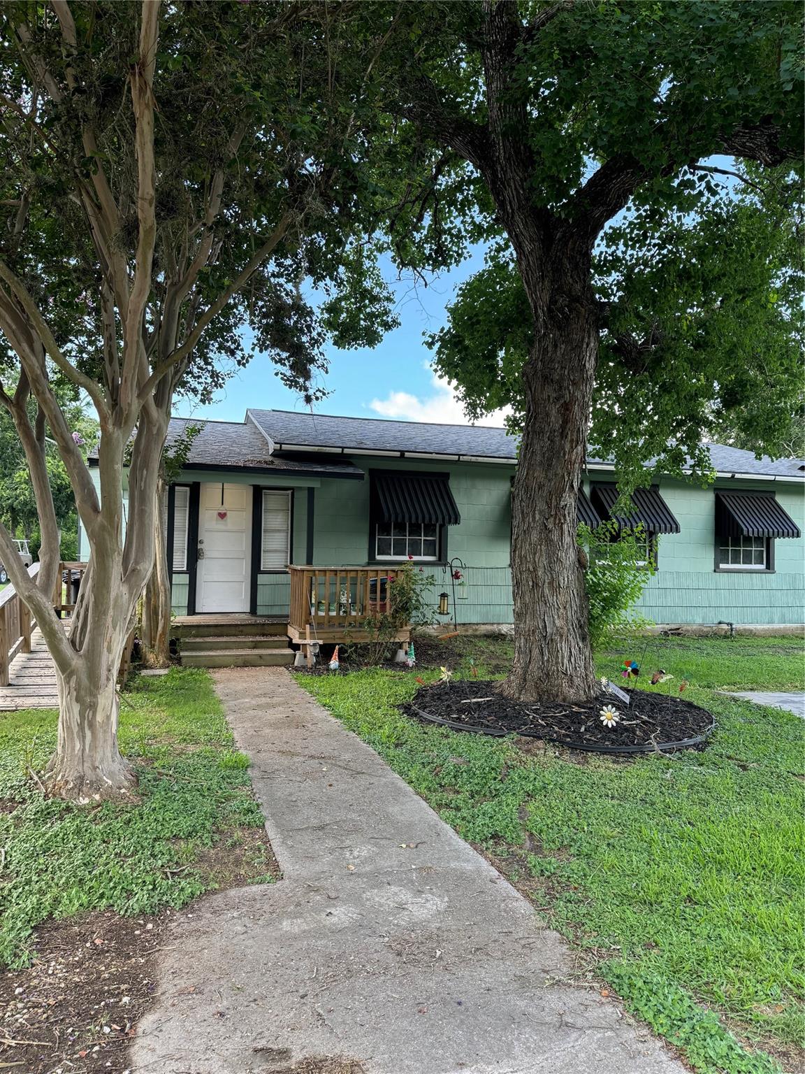 411 Humphrey Avenue, Palacios TX 77465 Property Photo 1