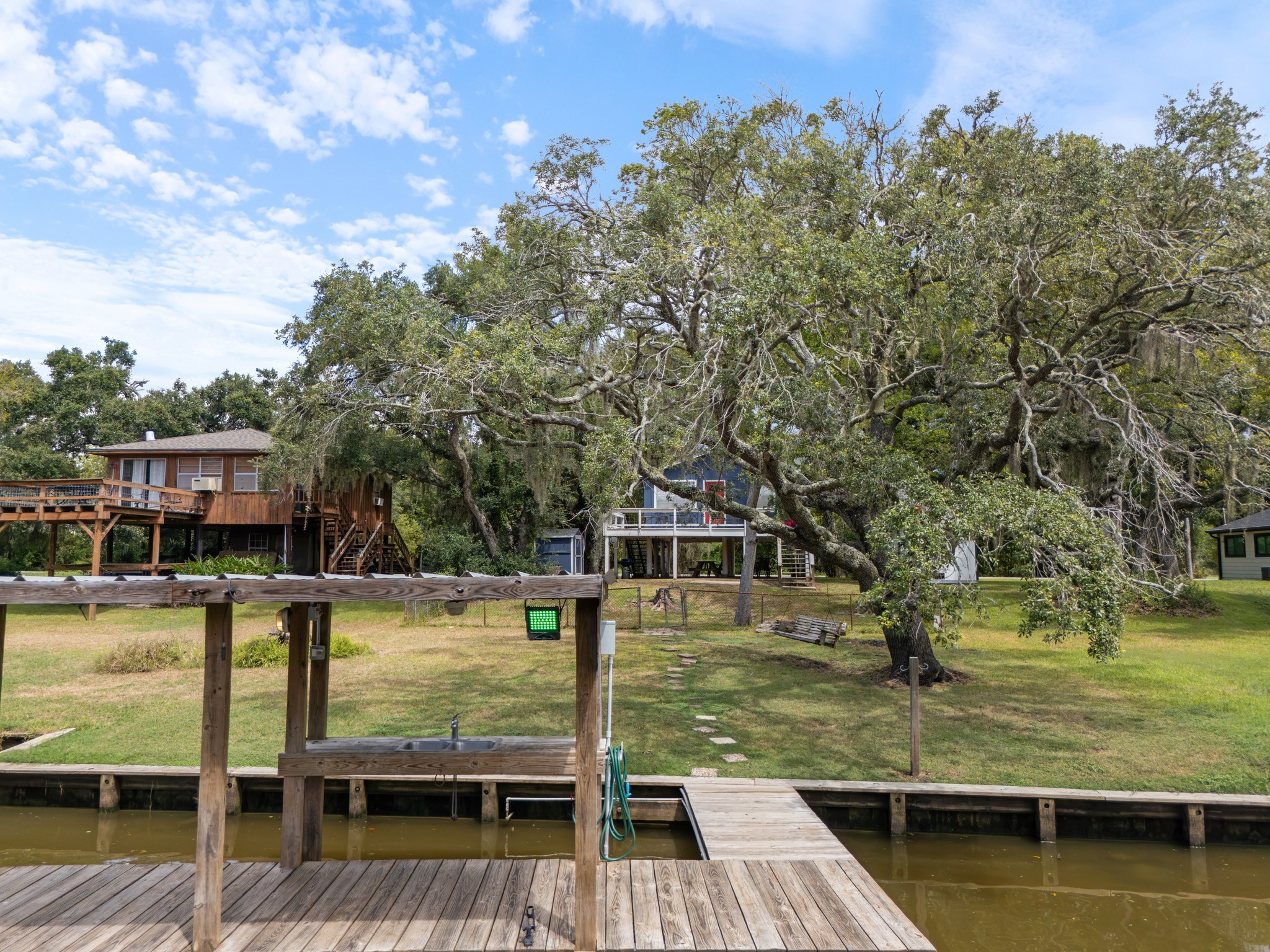 147 Private Road 652 Property Photo 2