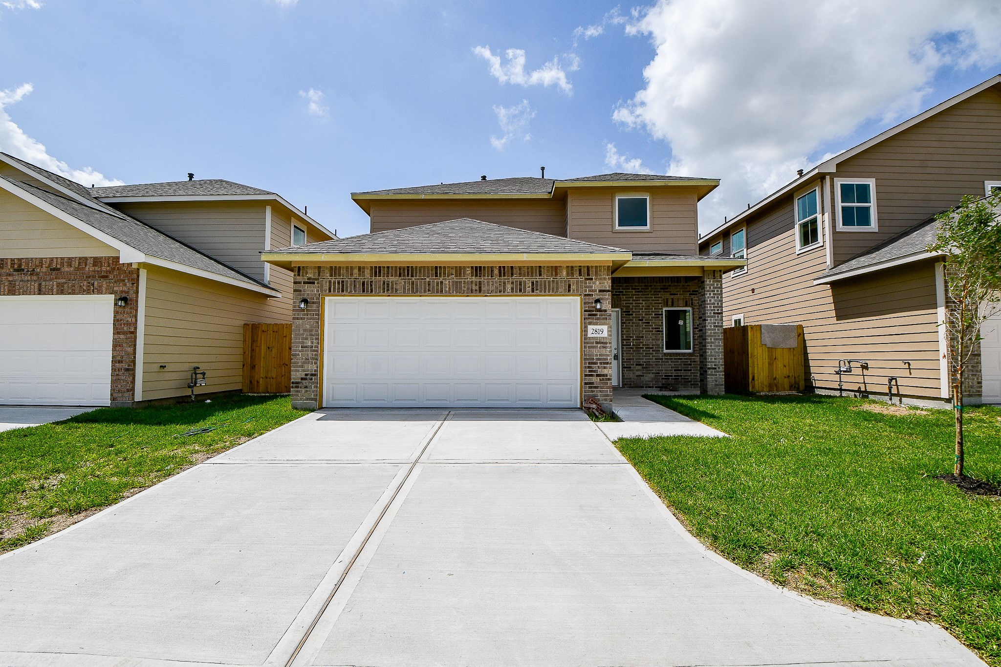2819 Topiary Lane Property Photo 2