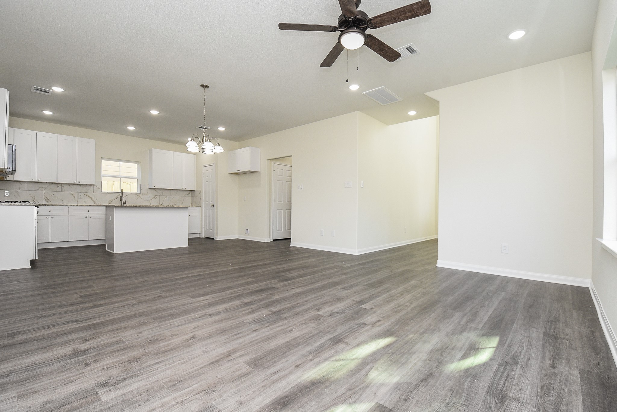 2819 Topiary Lane Property Photo 4