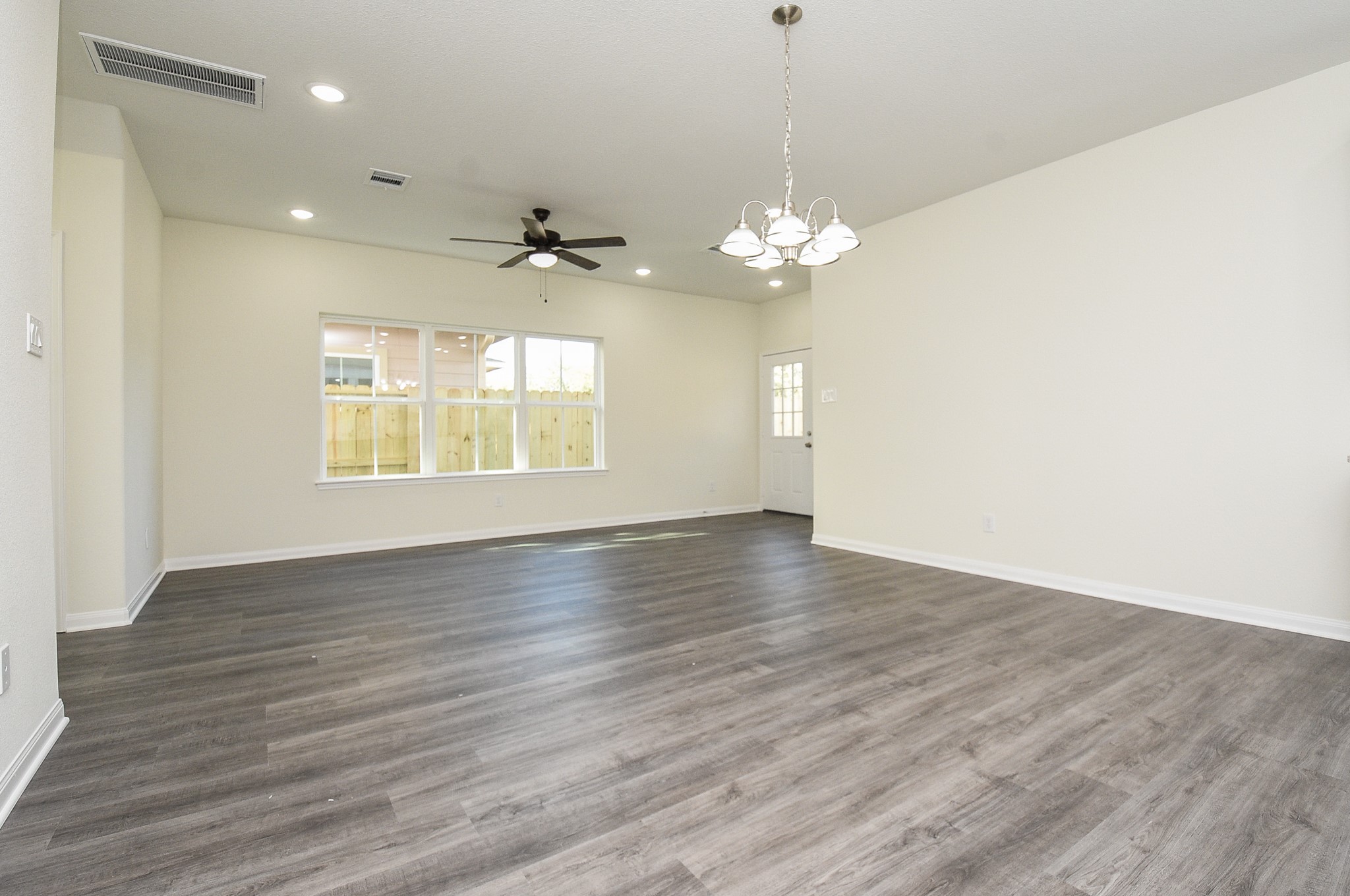 2819 Topiary Lane Property Photo 6