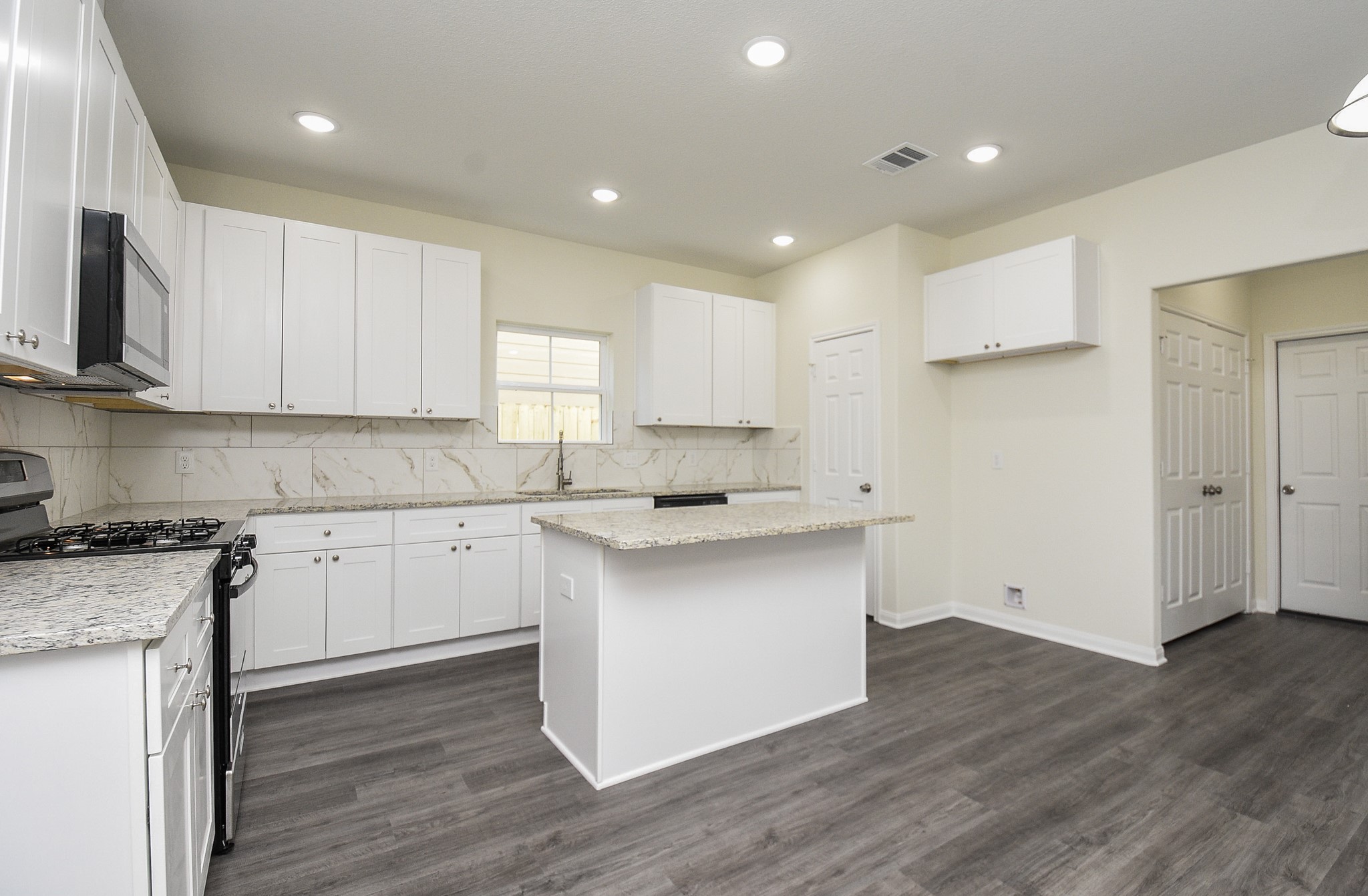 2819 Topiary Lane Property Photo 10