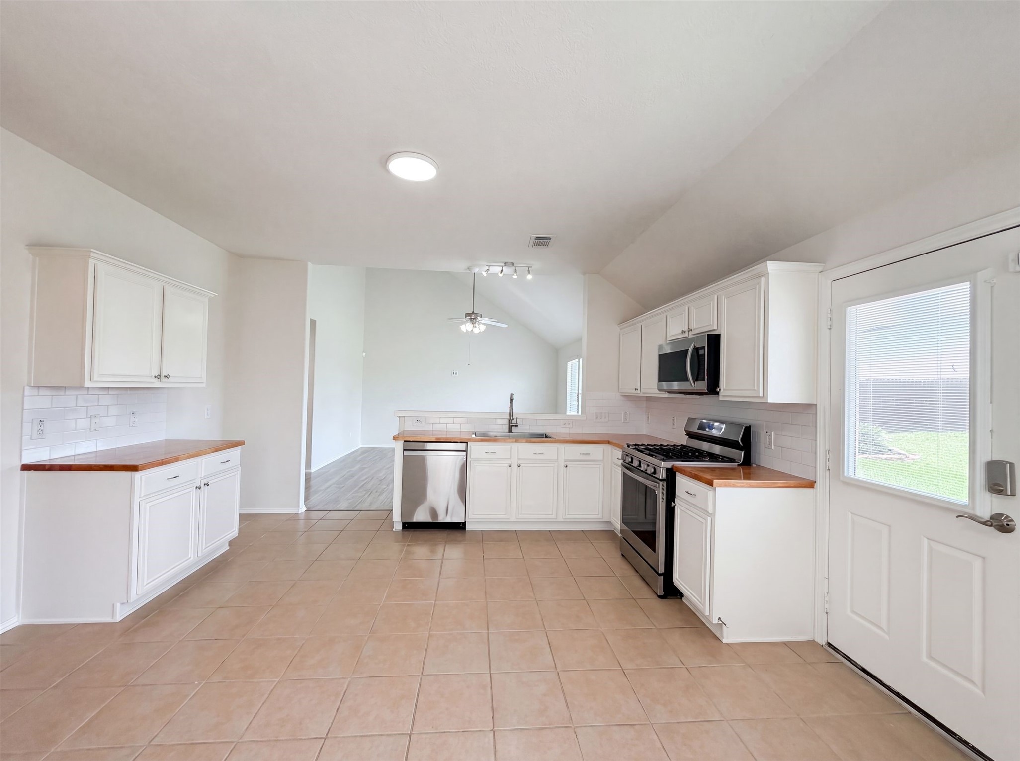 20615 Sandy Bay Lane Property Photo 2