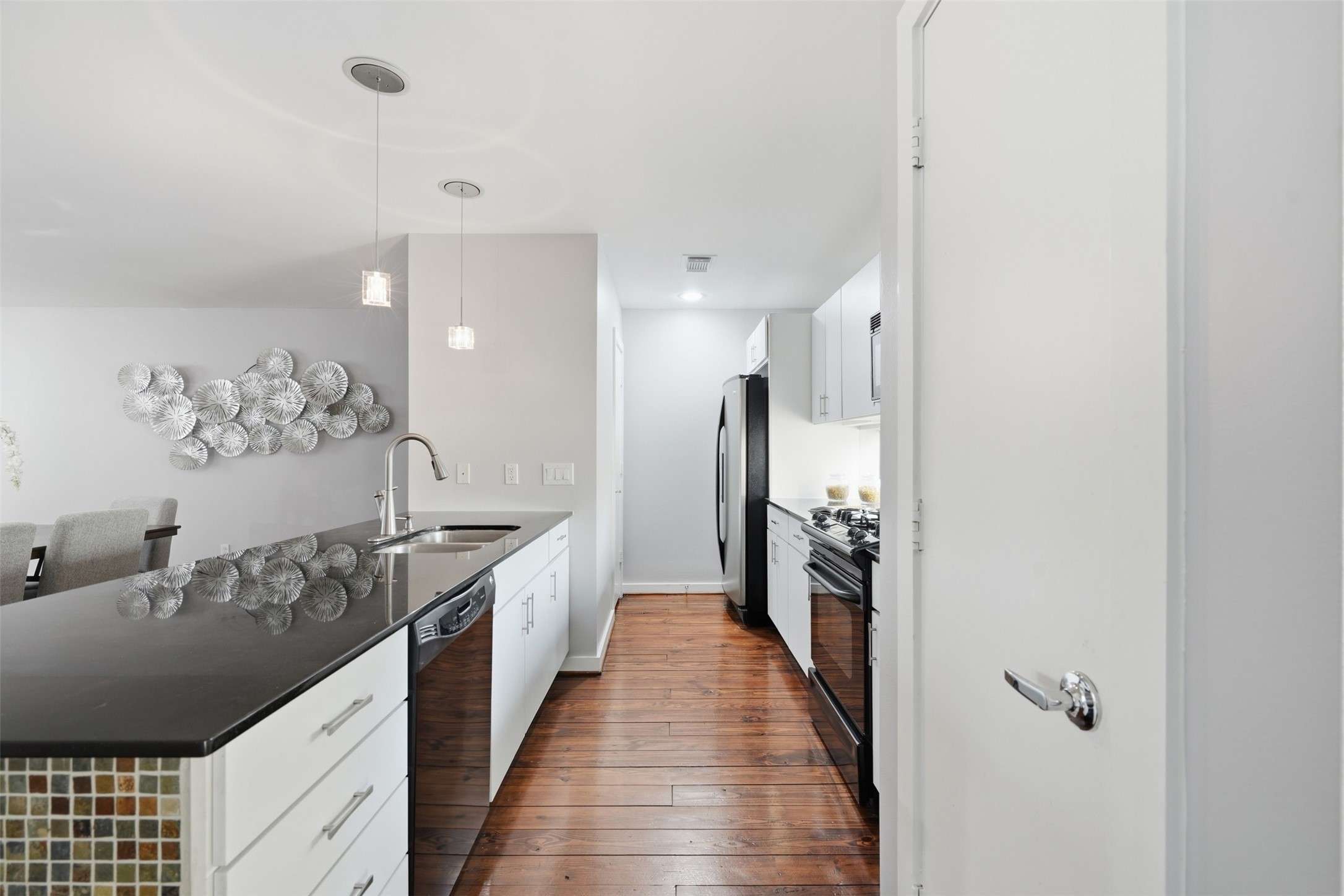 6138 Grand Boulevard Property Photo 3