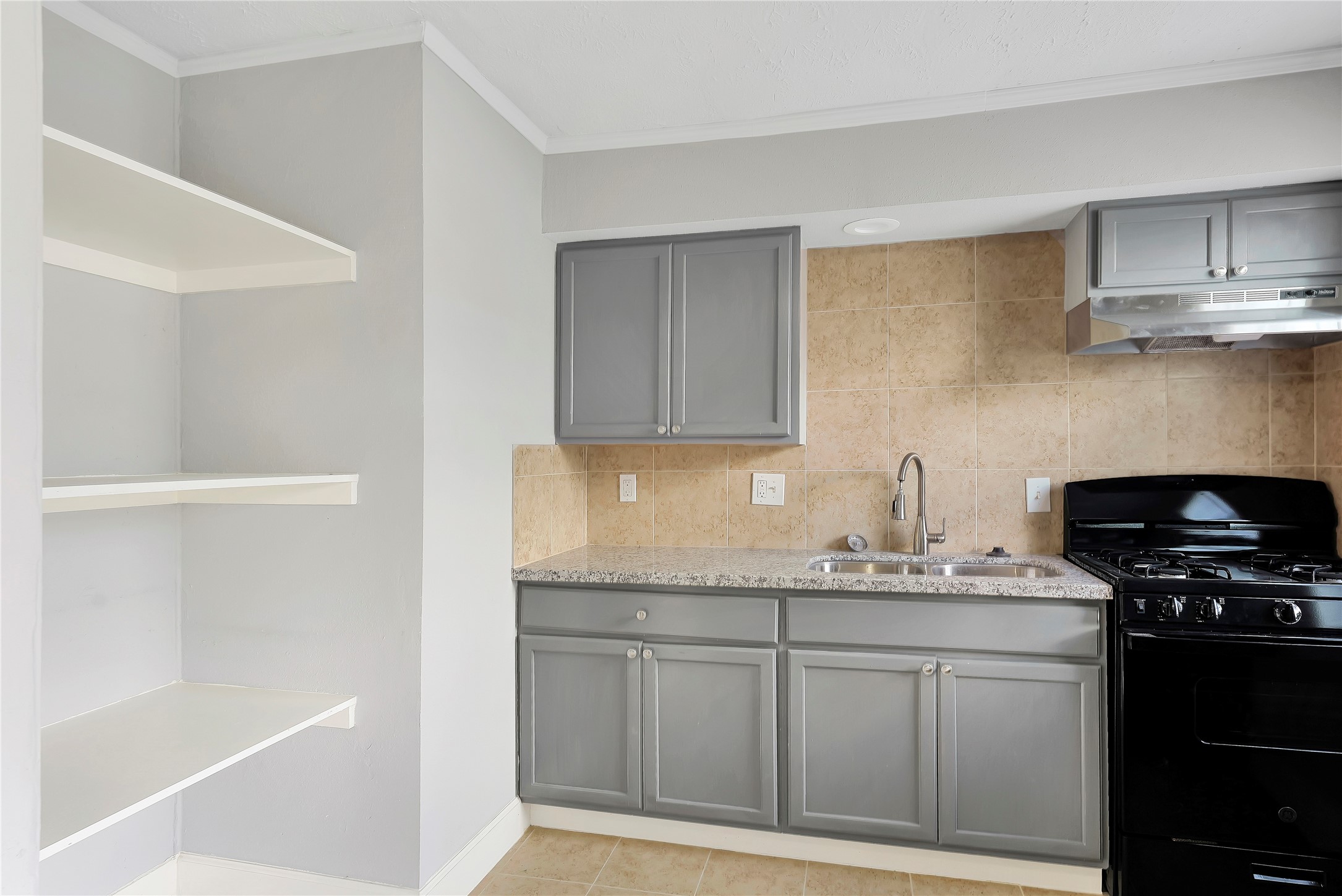 2311 N Louis Street Property Photo 6