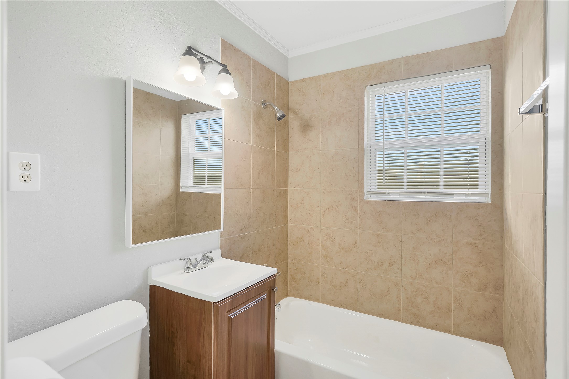 2311 N Louis Street Property Photo 10