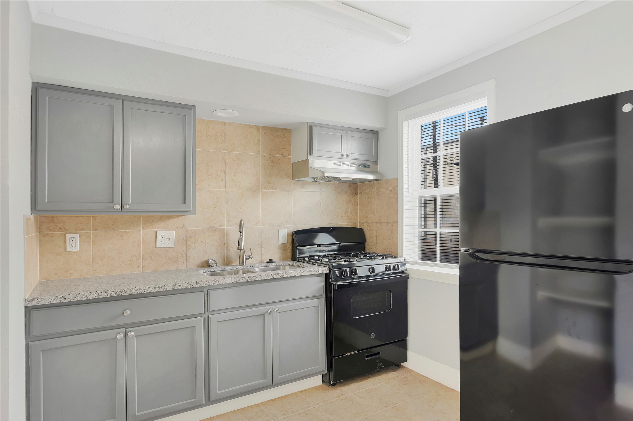 2311 N Louis Street Property Photo 17