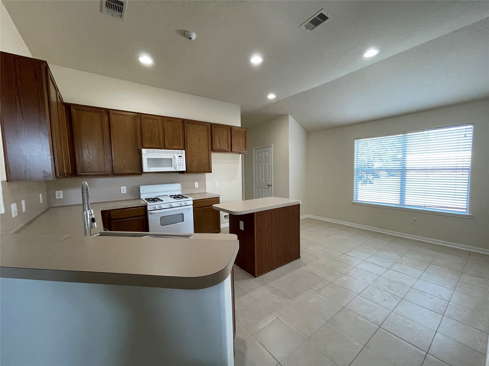 19330 Dawntreader Drive Property Photo 4