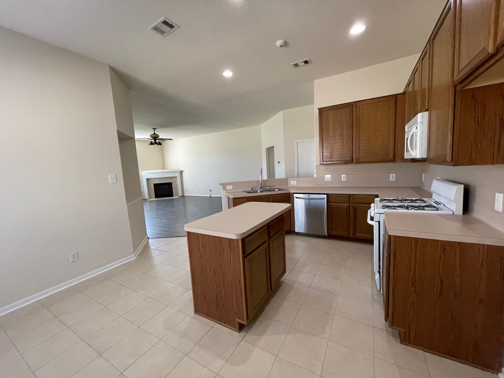19330 Dawntreader Drive Property Photo 5