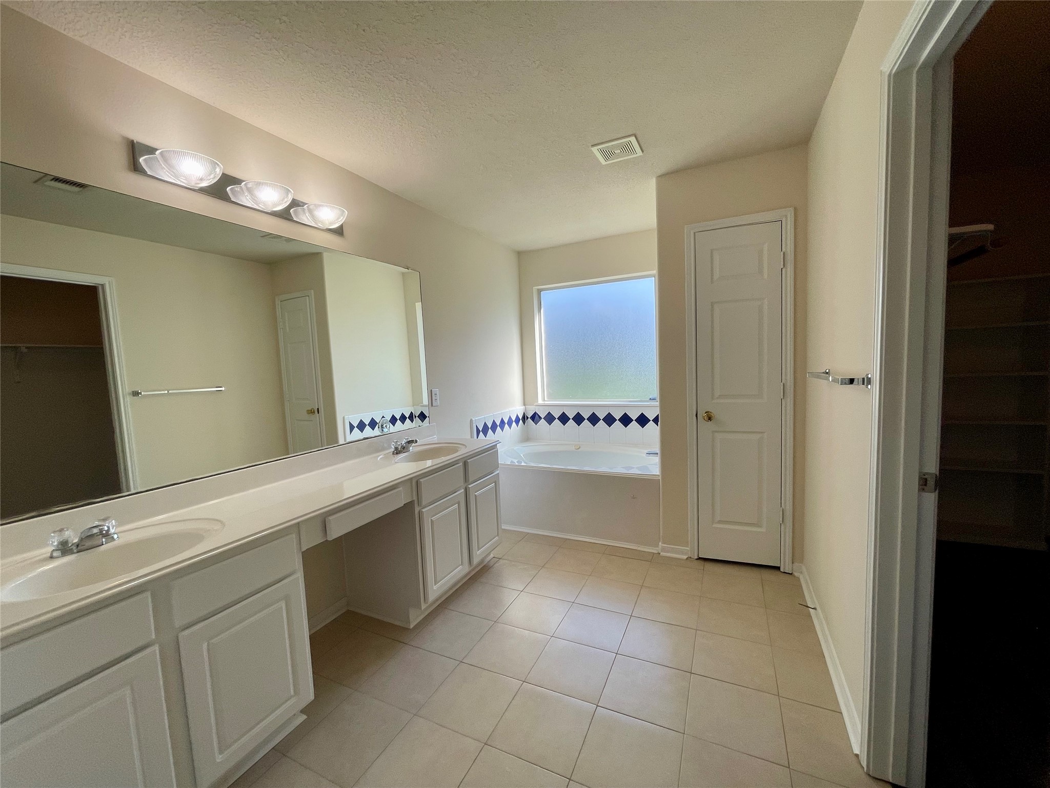 19330 Dawntreader Drive Property Photo 8