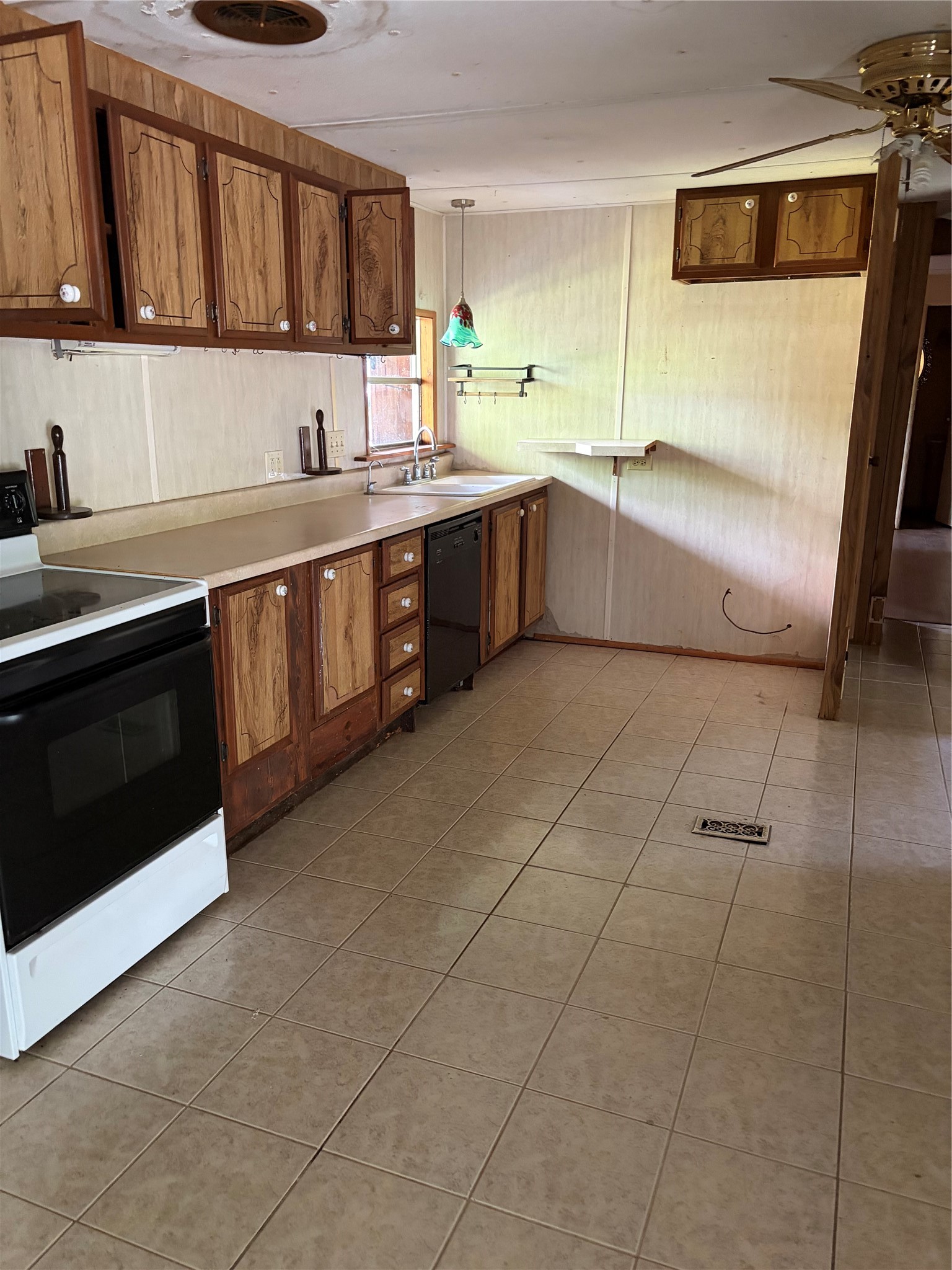 13724 Brigadier Drive Property Photo 6