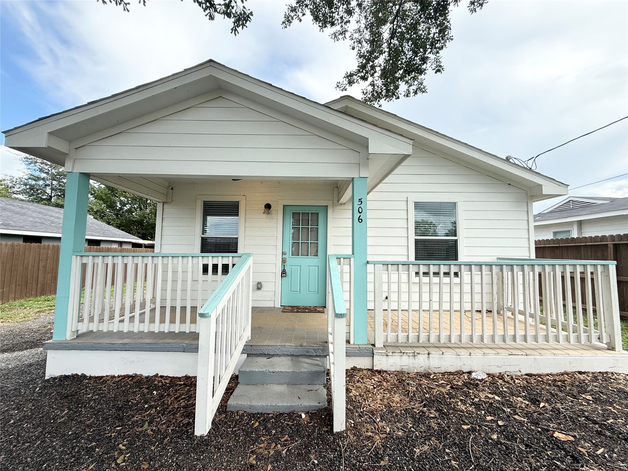 506 N Thomason Street Property Photo 1