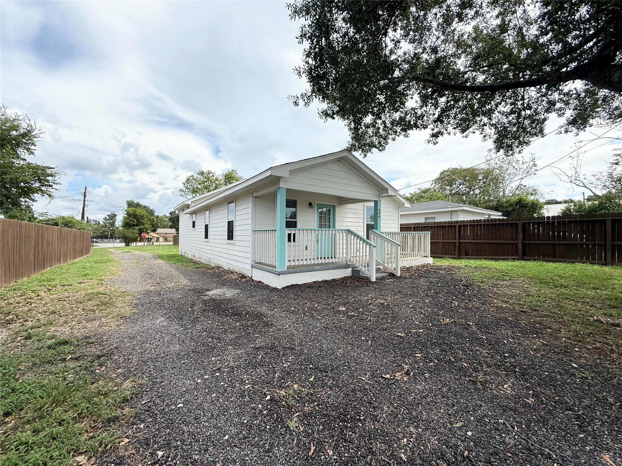 506 N Thomason Street Property Photo 2