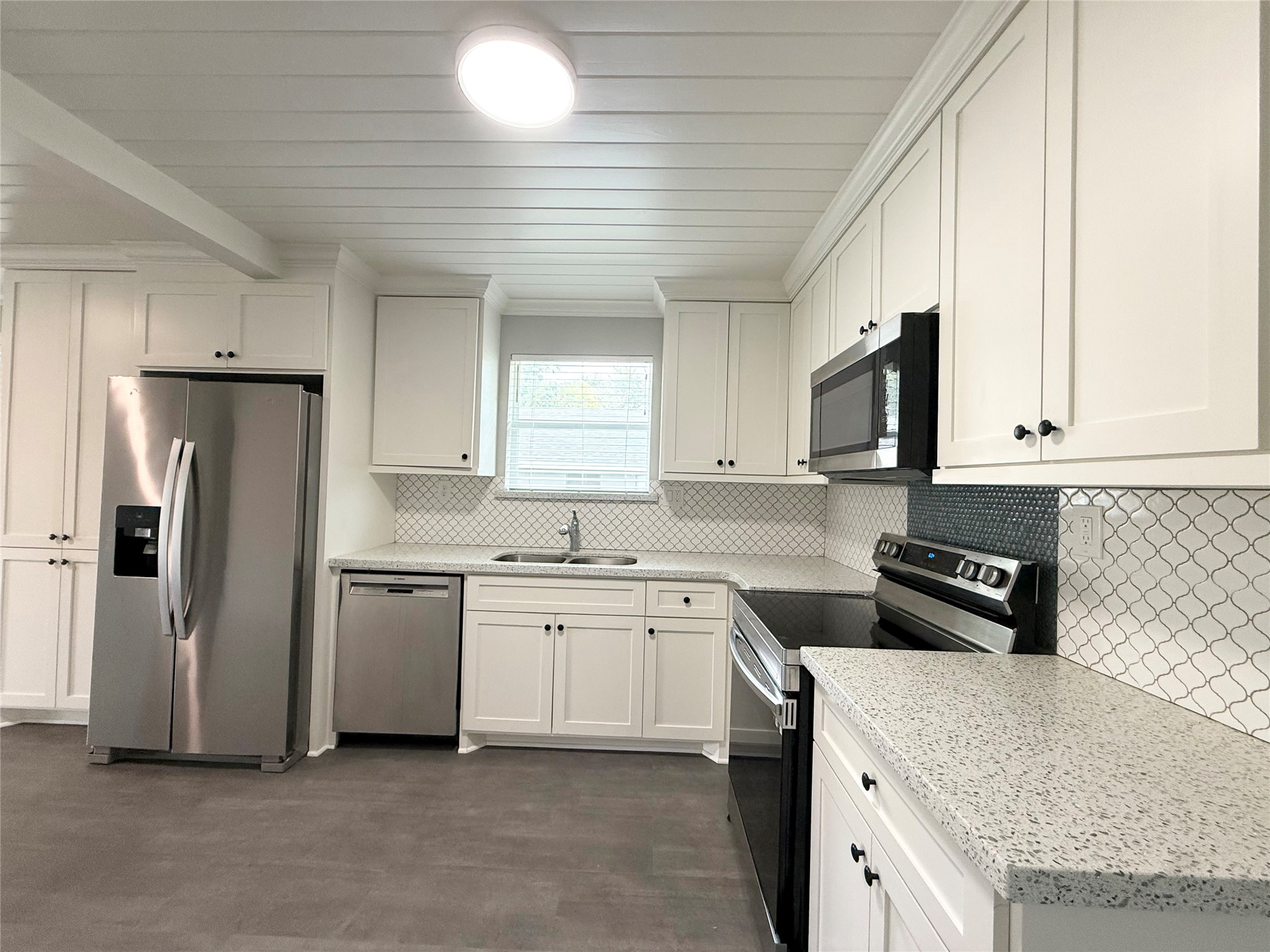 506 N Thomason Street Property Photo 3