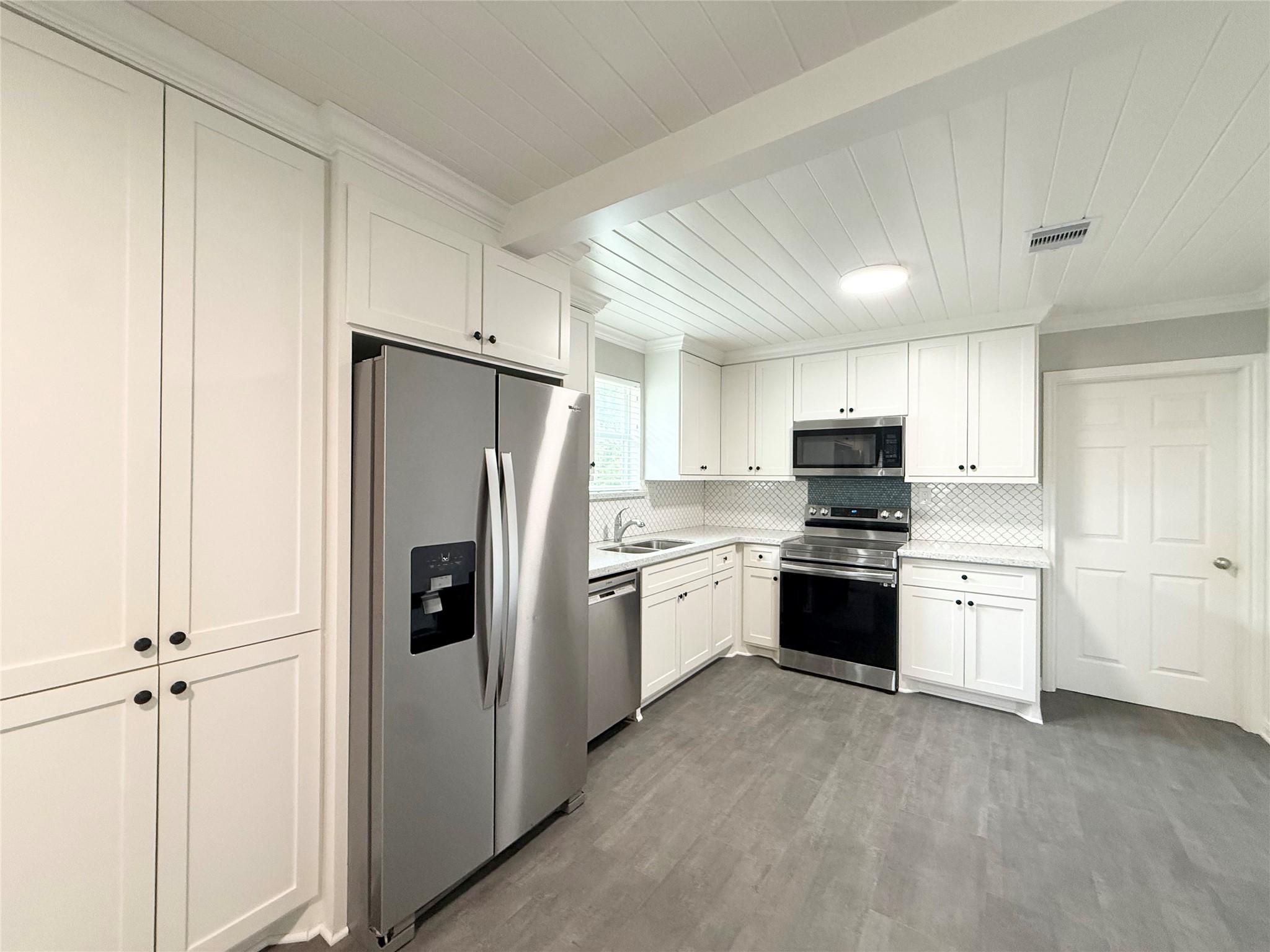 506 N Thomason Street Property Photo 4